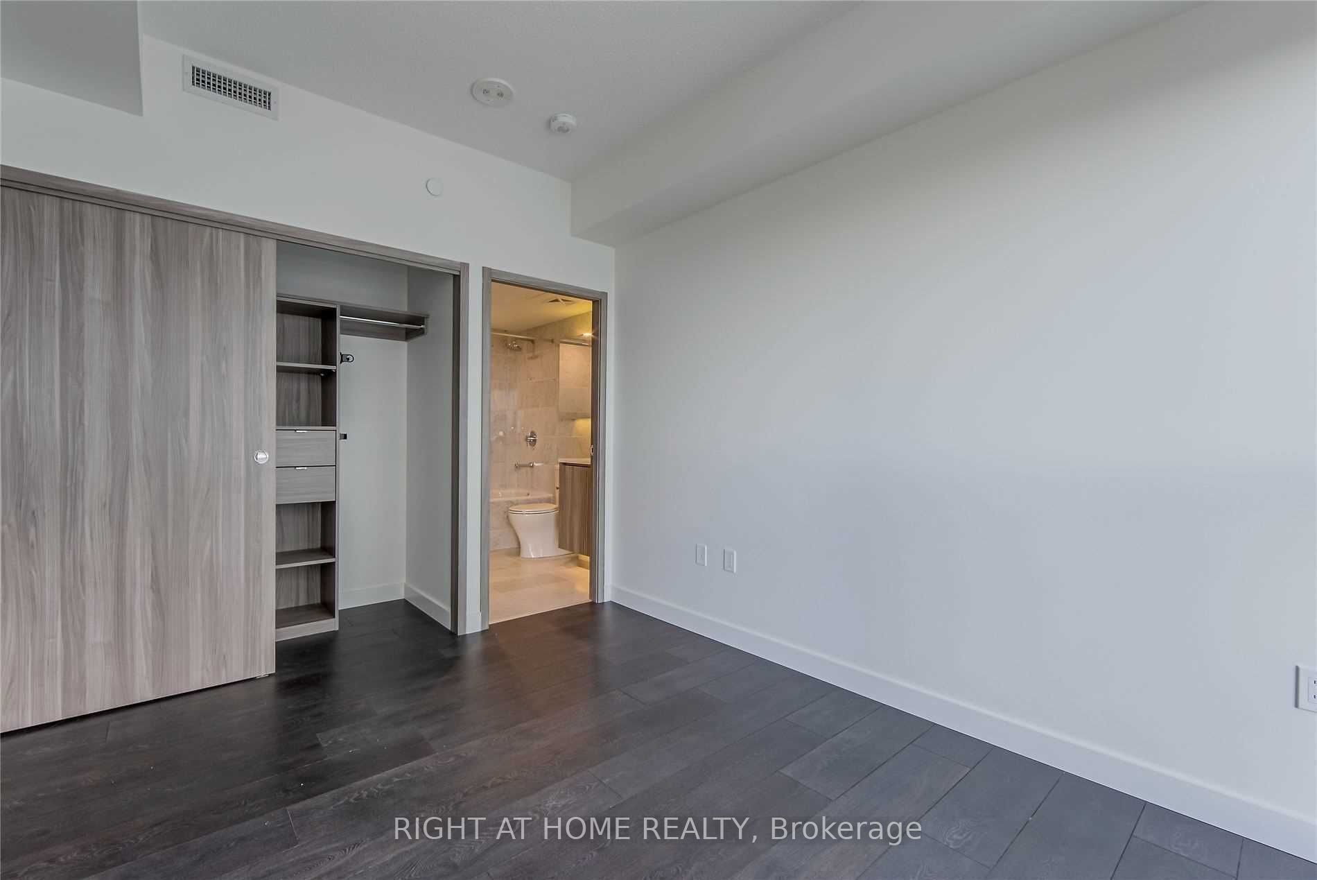 95 Mcmahon Drive 1602 Property Photo 12