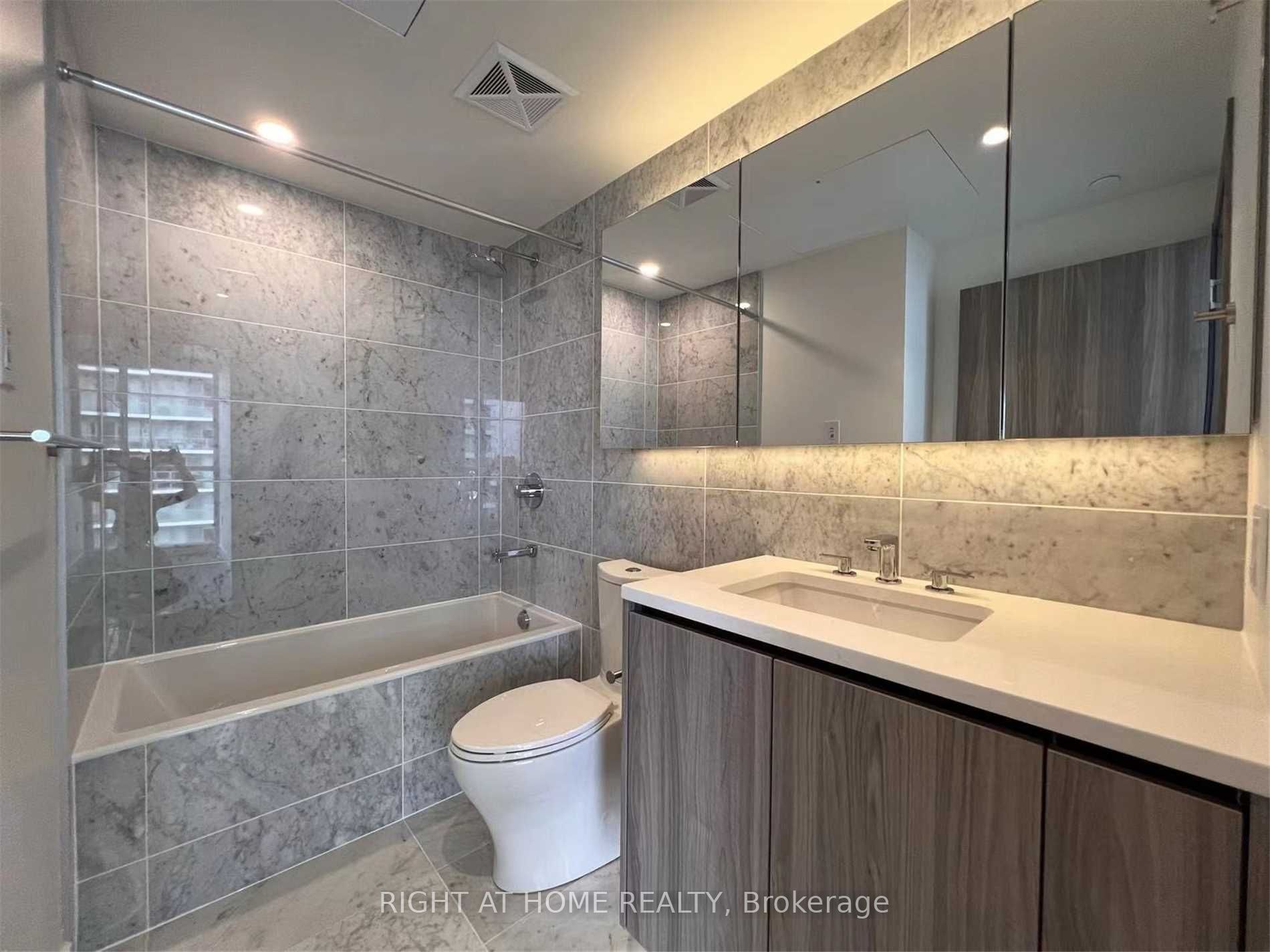 95 Mcmahon Drive 1602 Property Photo 14