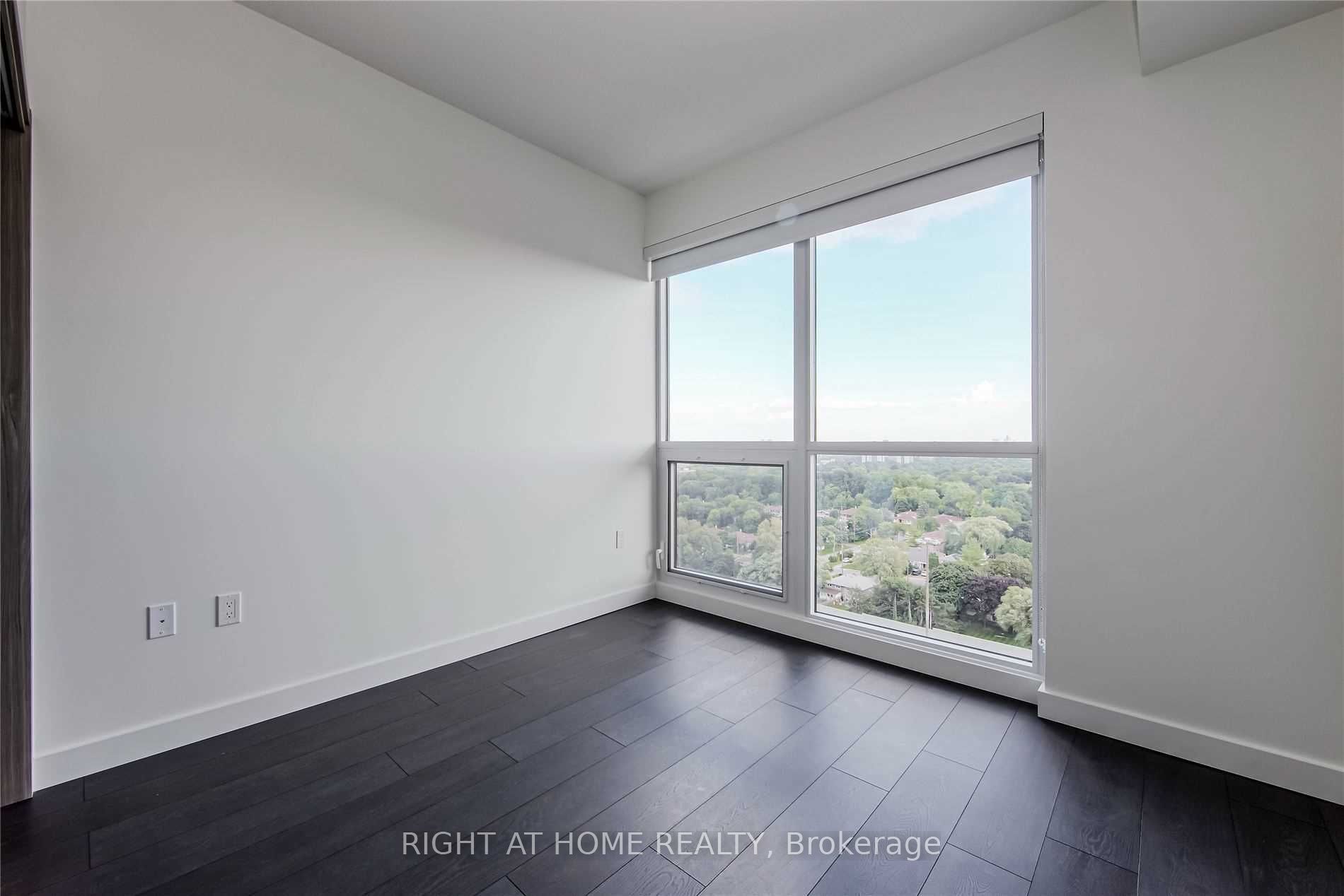 95 Mcmahon Drive 1602 Property Photo 15