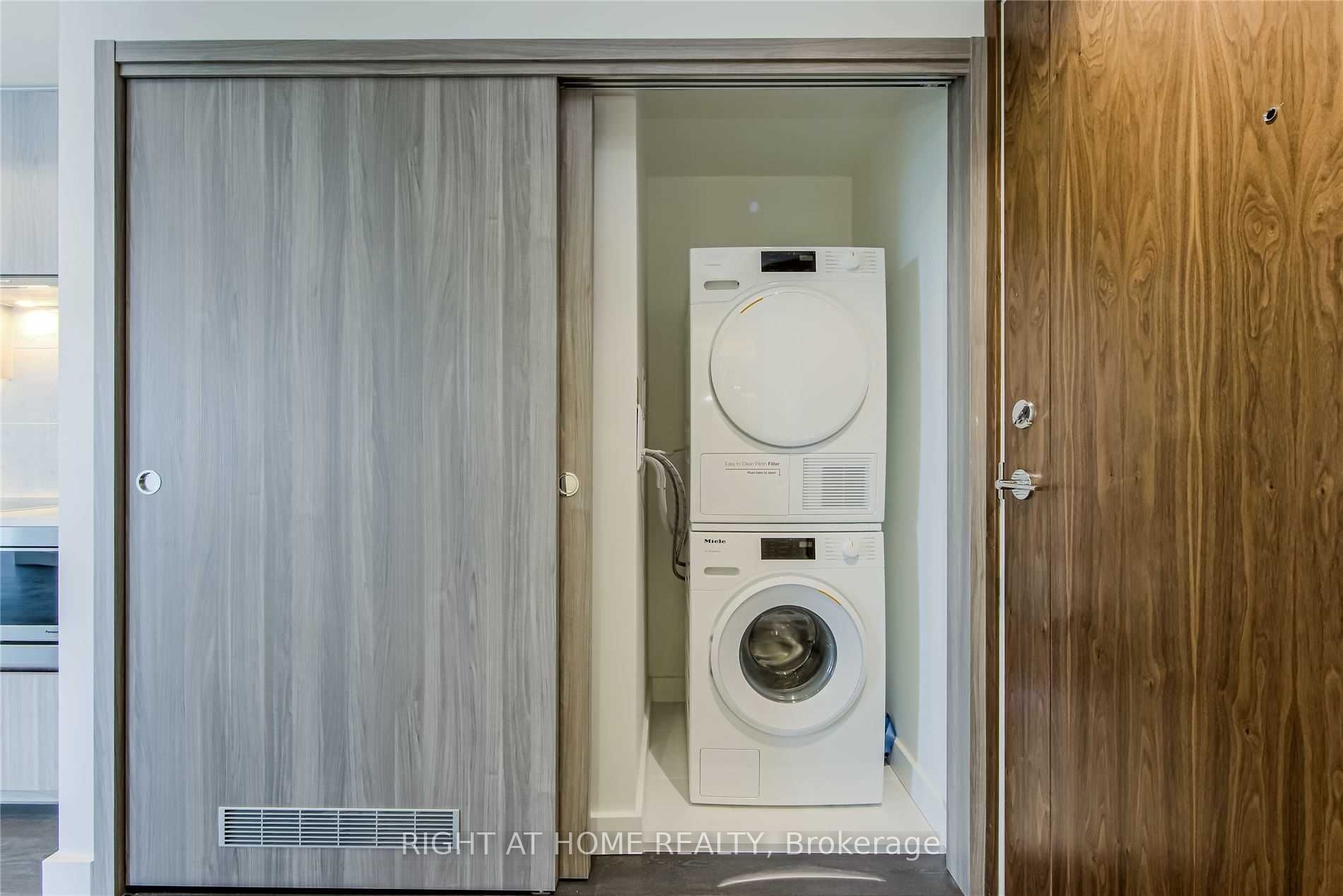95 Mcmahon Drive 1602 Property Photo 21