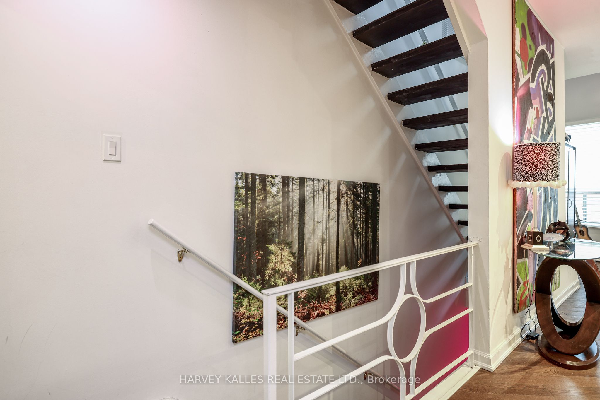 530 Richmond Street W Property Photo 2