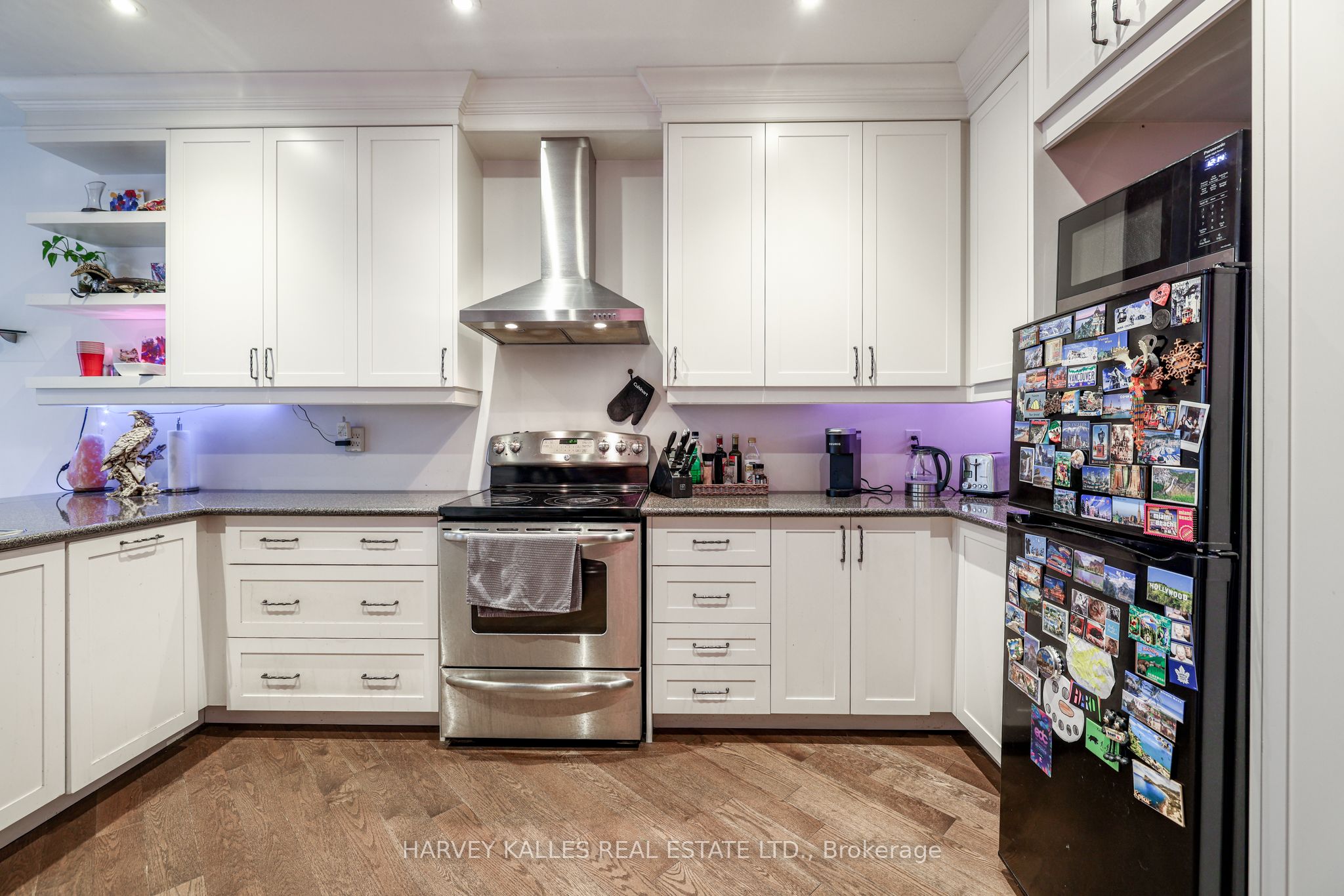 530 Richmond Street W Property Photo 4