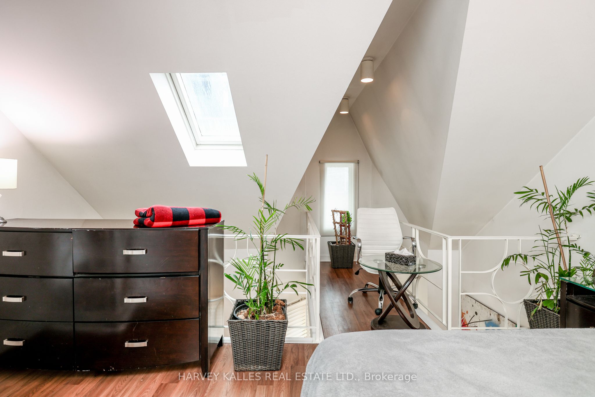 530 Richmond Street W Property Photo 13