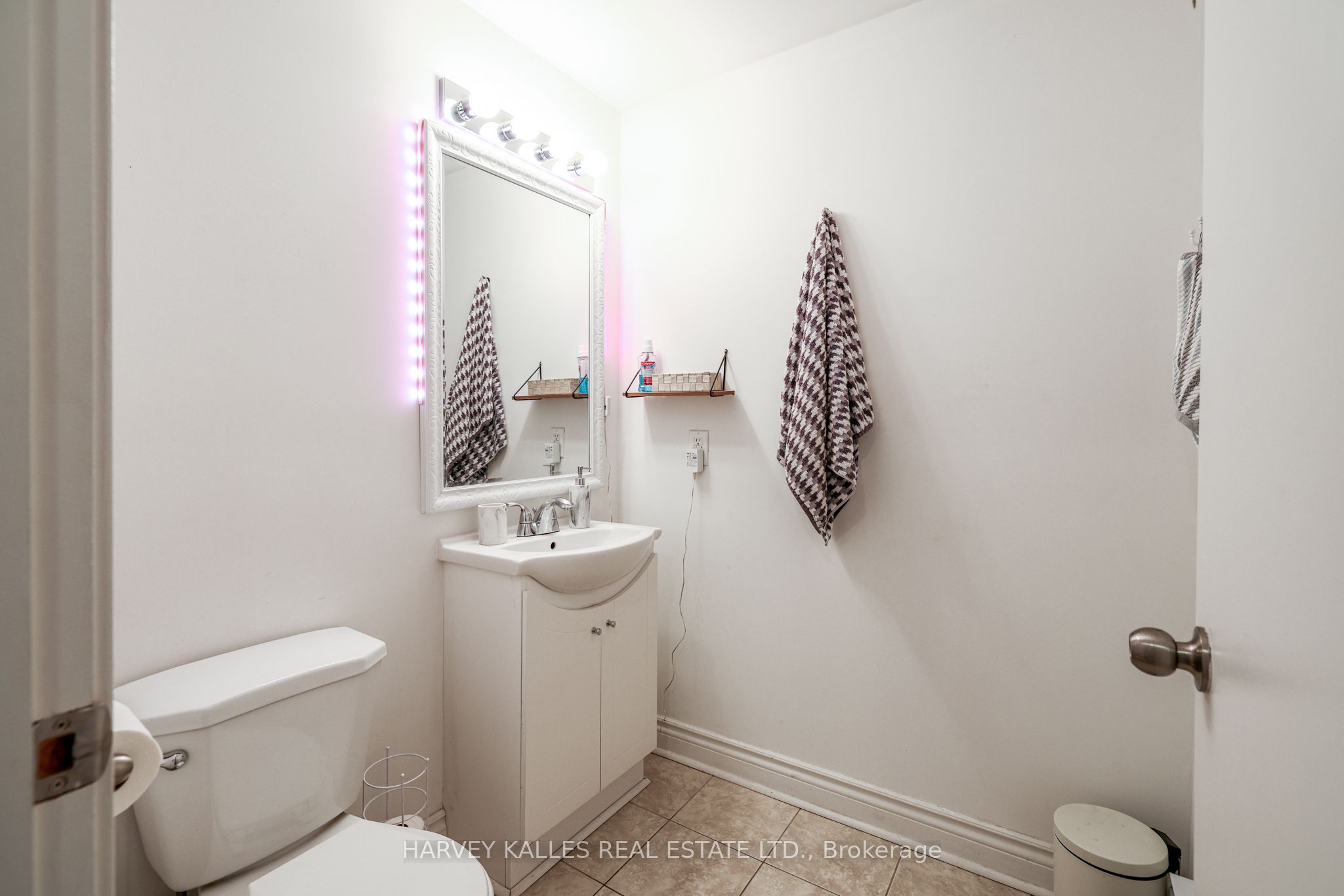 530 Richmond Street W Property Photo 16