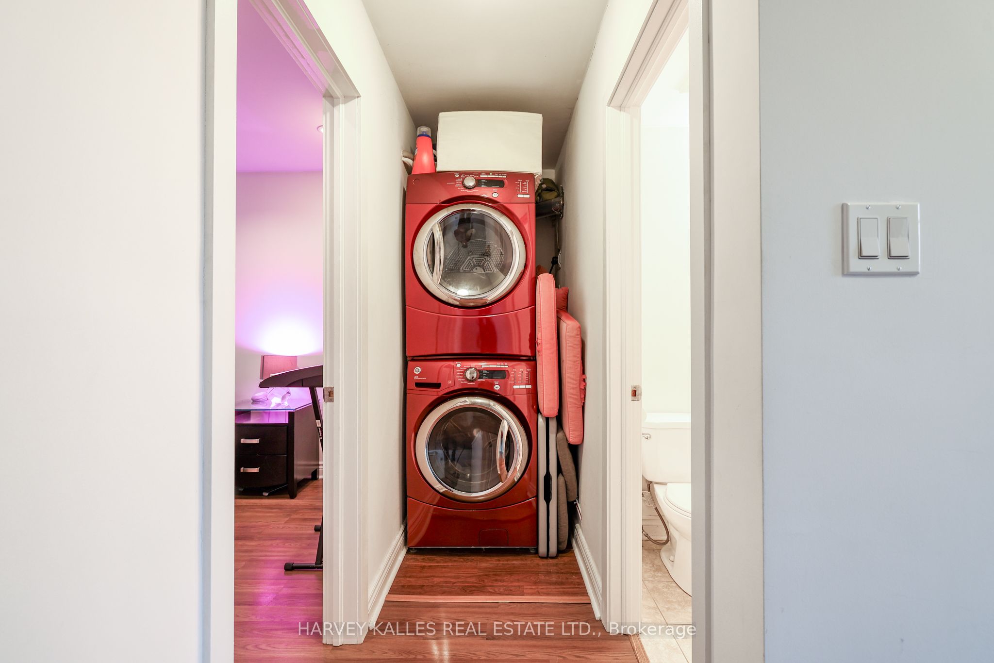 530 Richmond Street W Property Photo 17