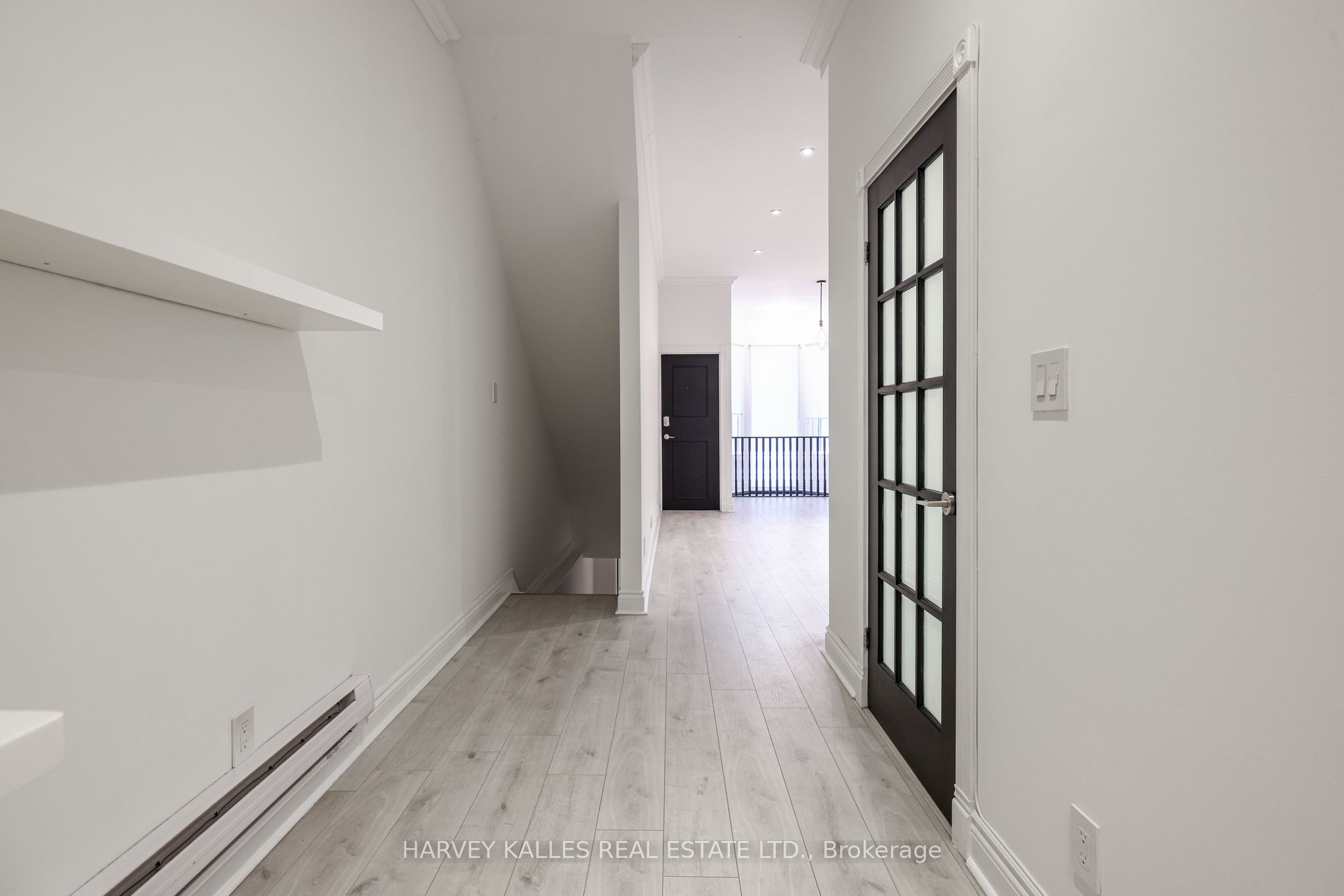 530 Richmond Street W Property Photo 20