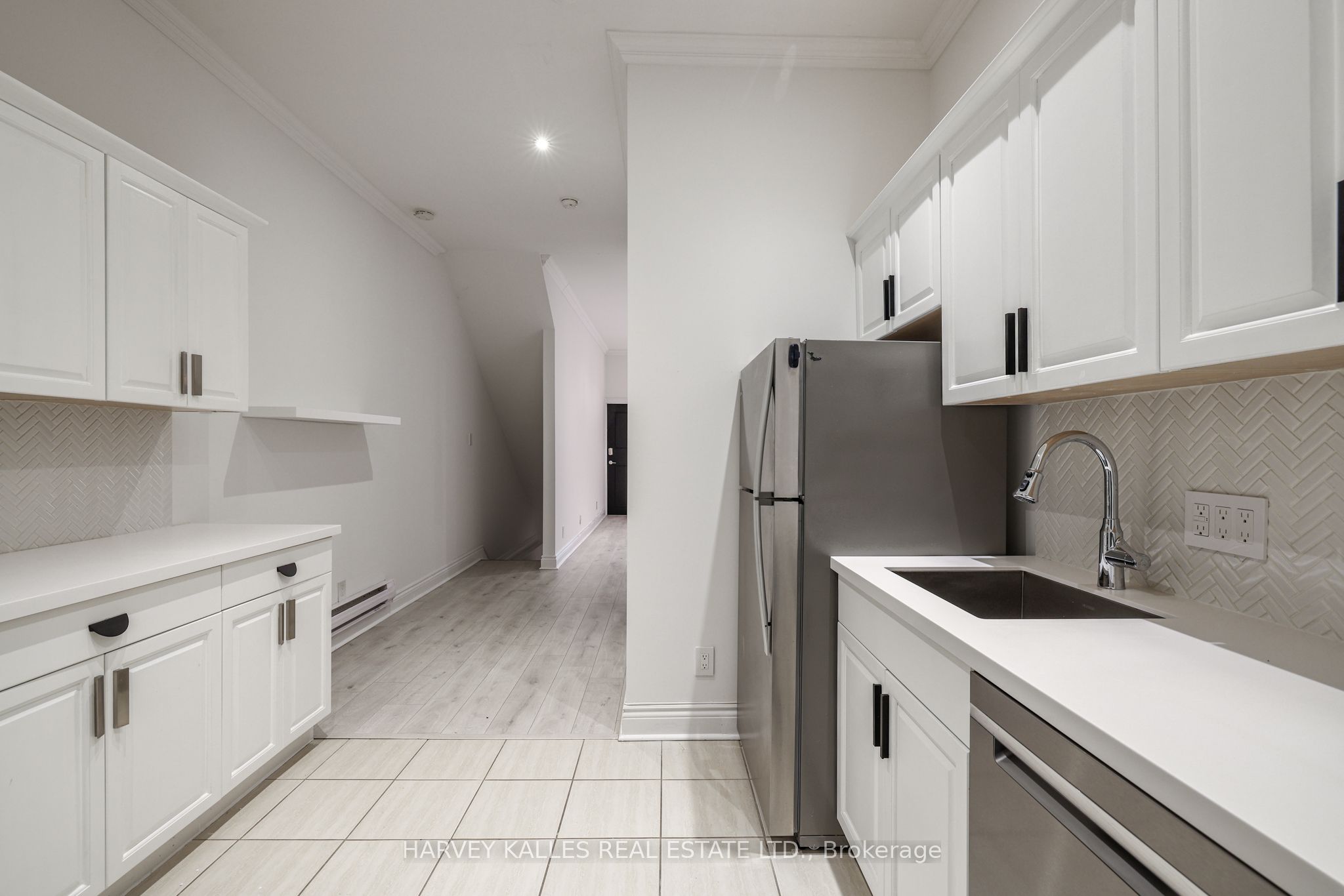 530 Richmond Street W Property Photo 23