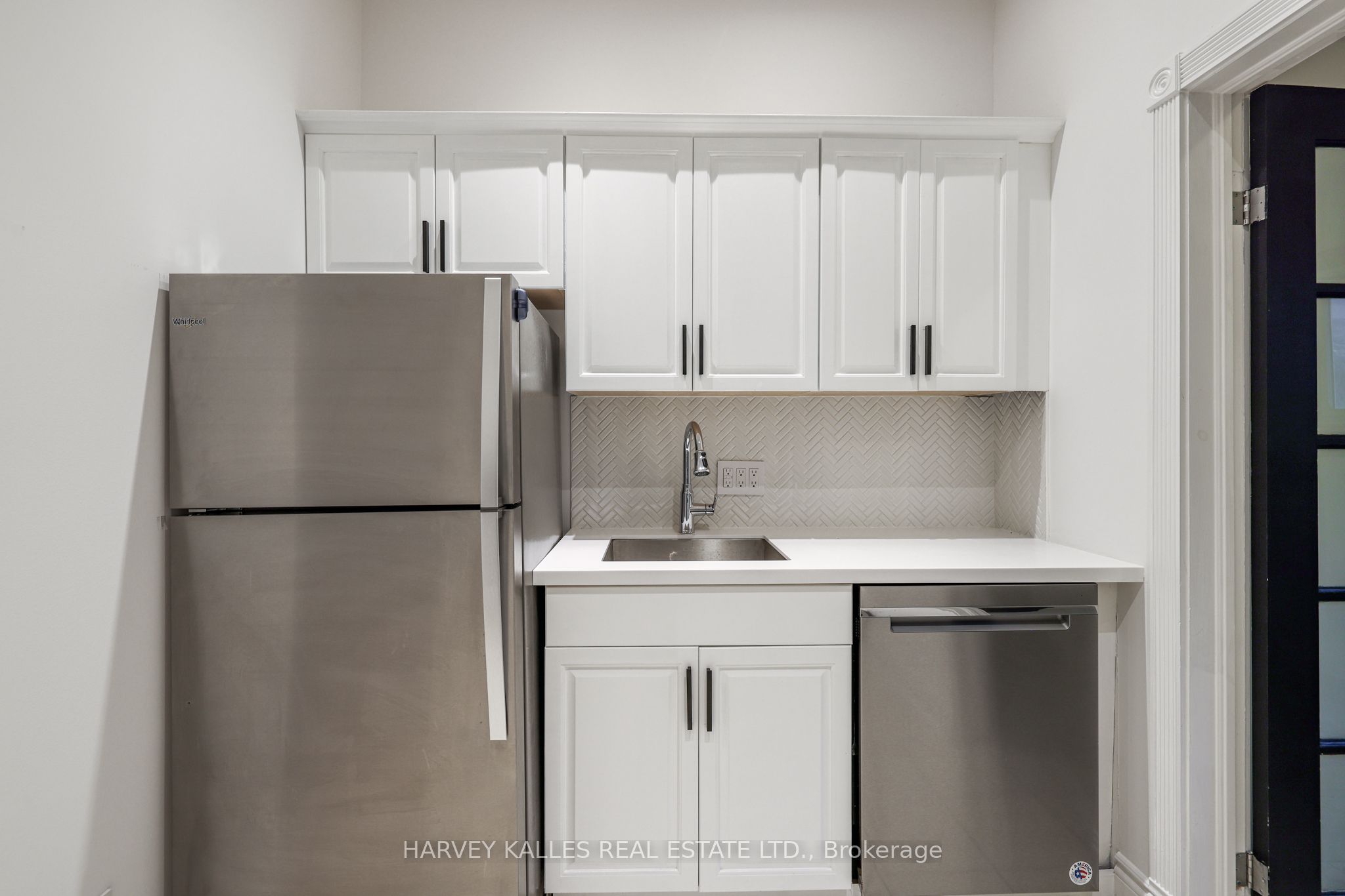 530 Richmond Street W Property Photo 25