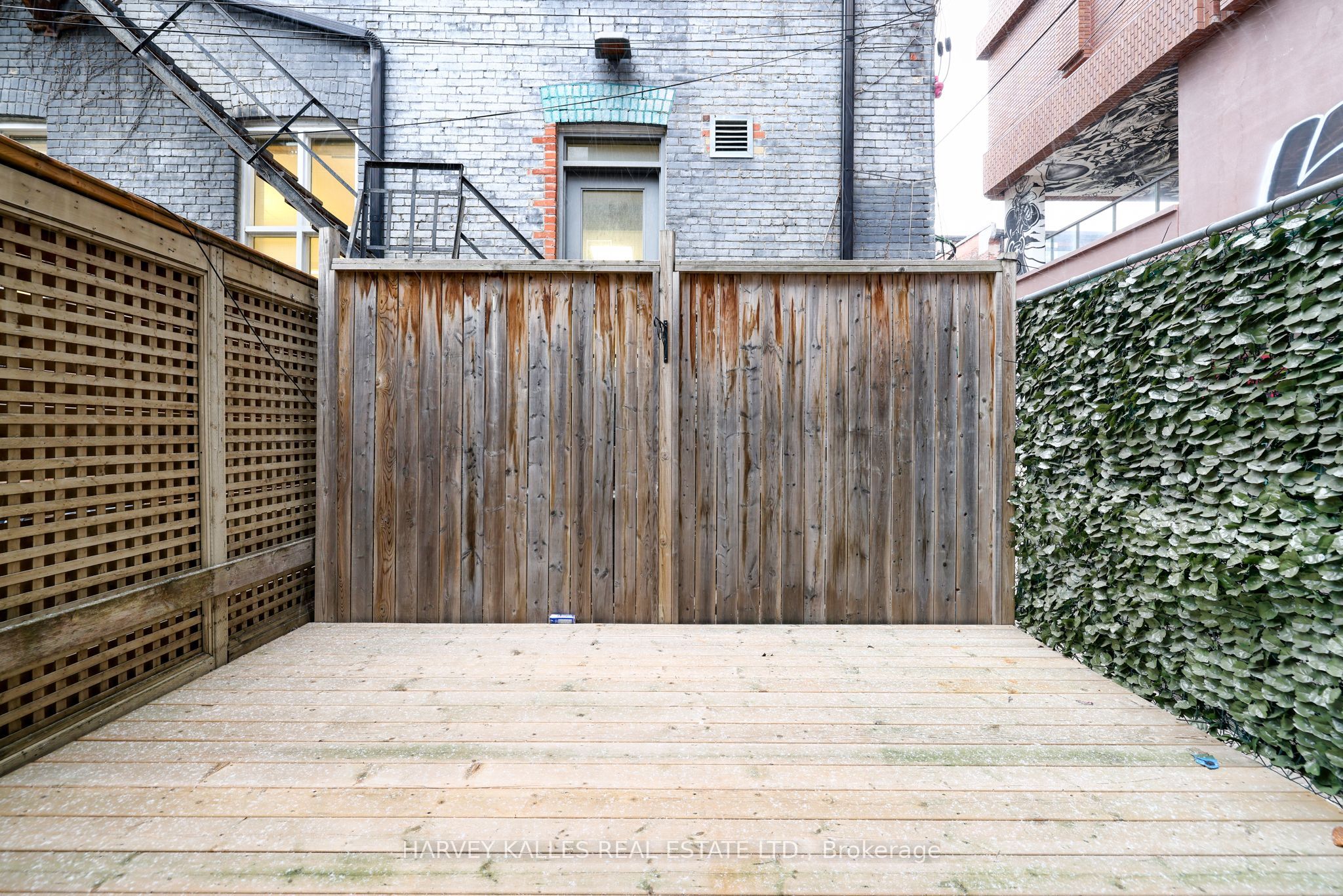 530 Richmond Street W Property Photo 31