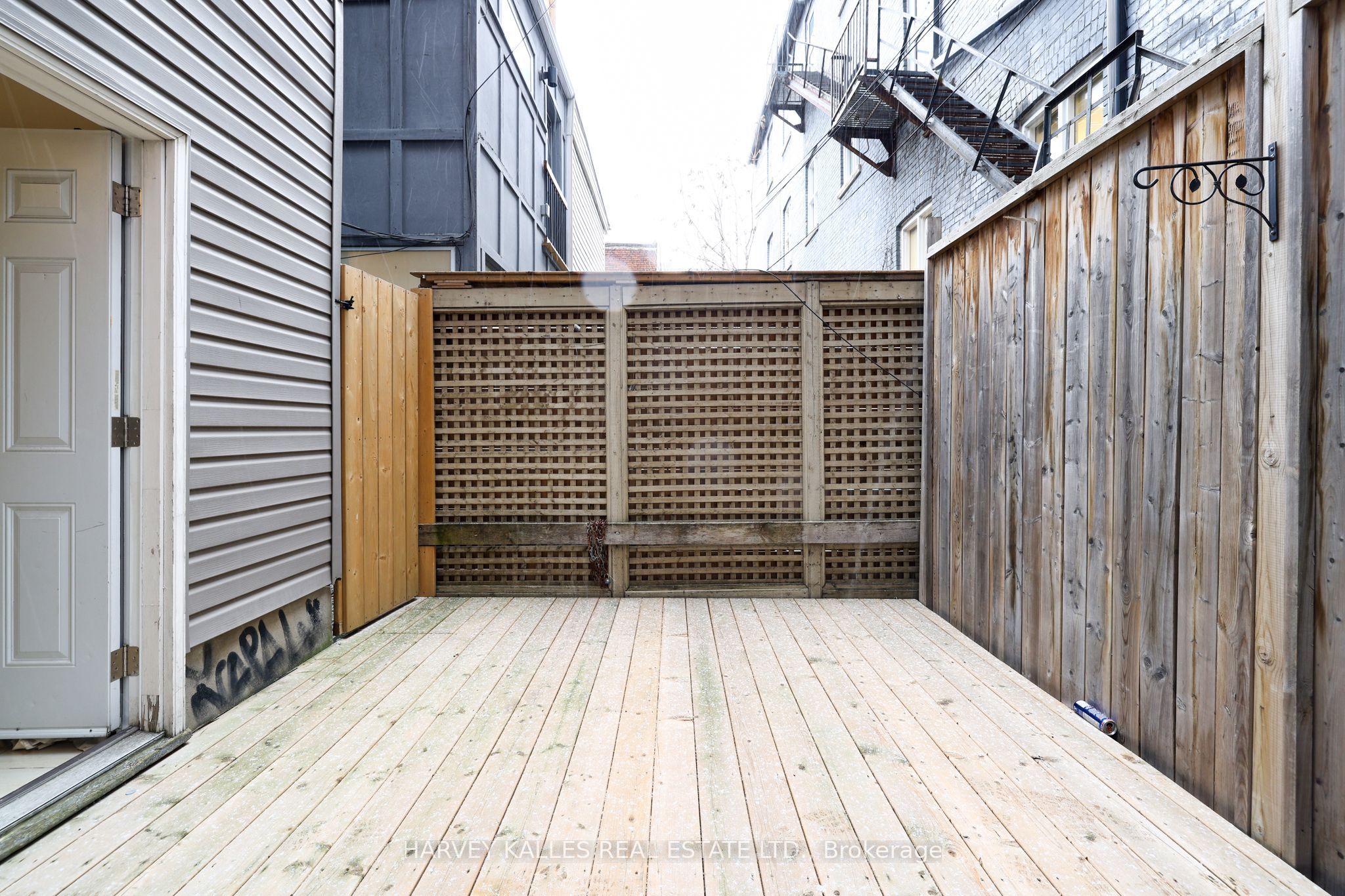 530 Richmond Street W Property Photo 32