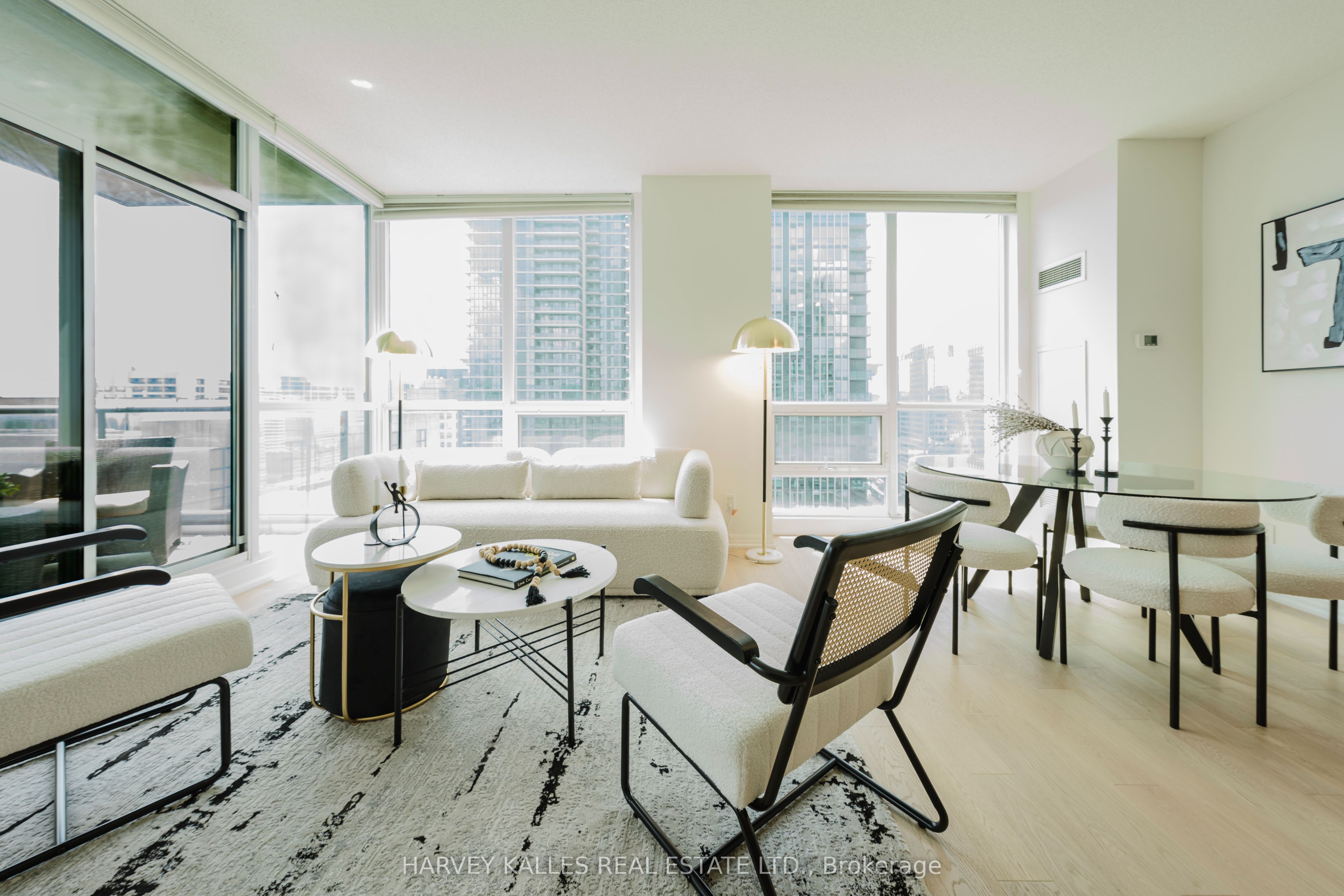 16 Yonge Street 3211 Property Photo 3