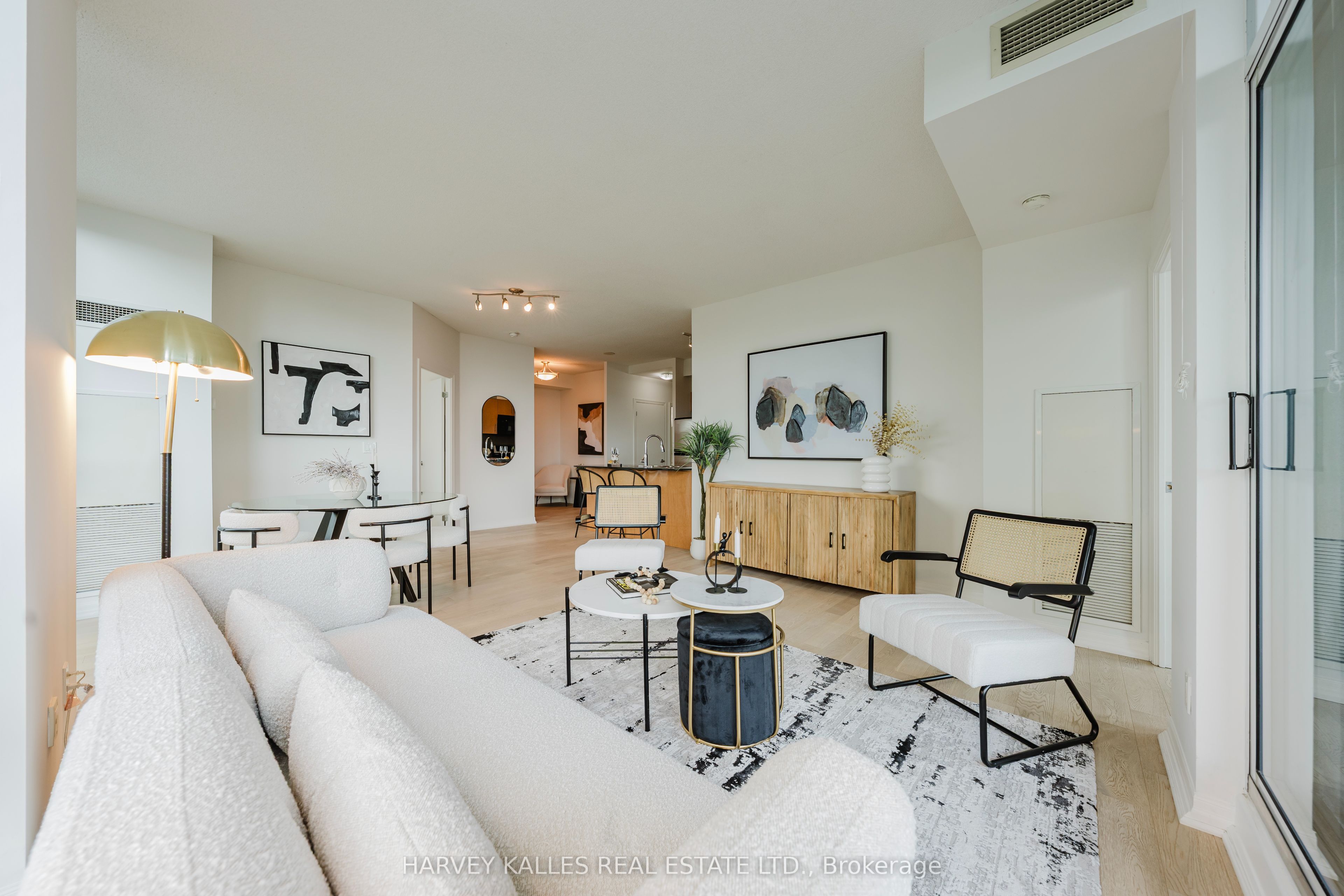 16 Yonge Street 3211 Property Photo 4