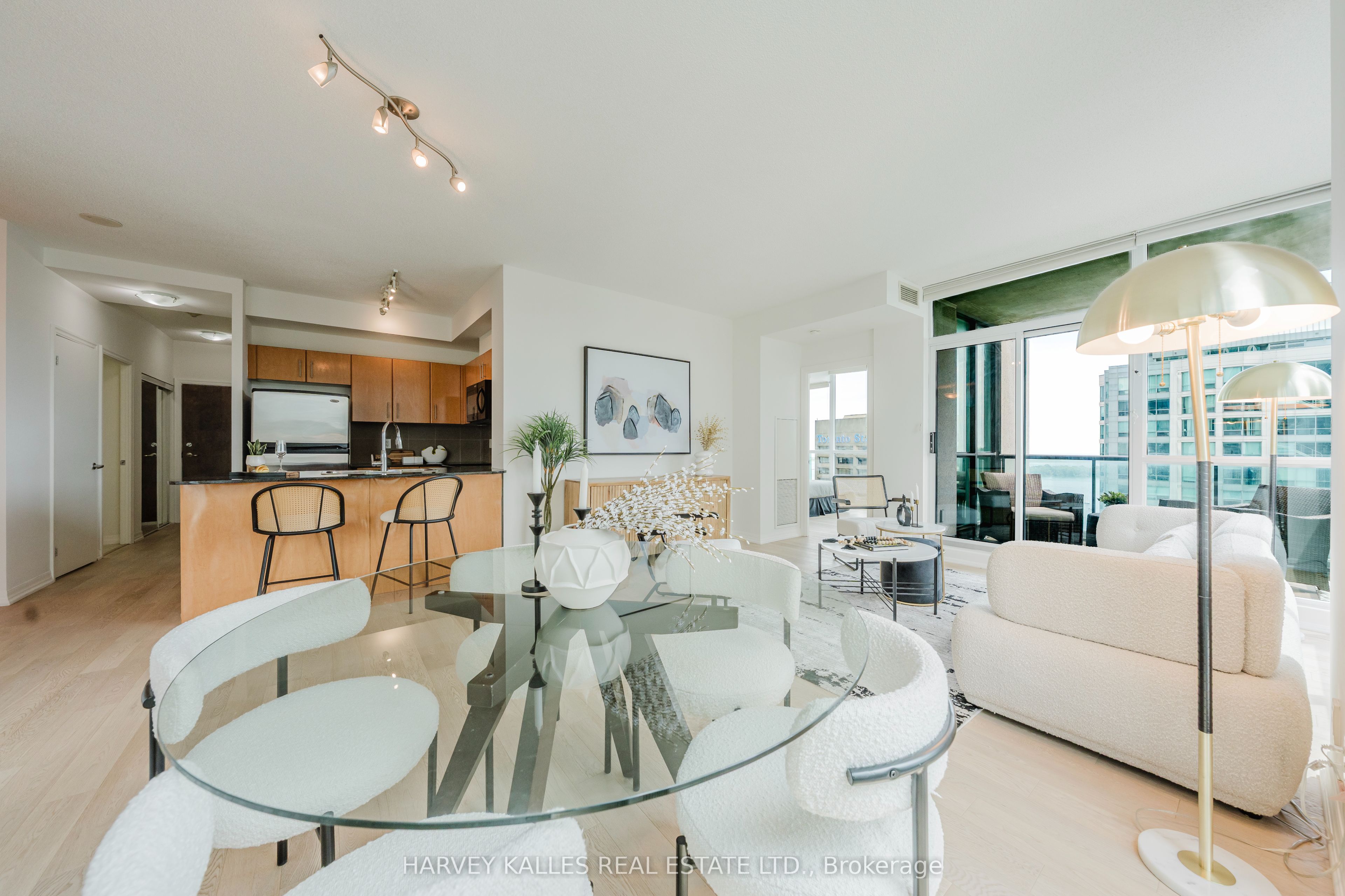 16 Yonge Street 3211 Property Photo 6