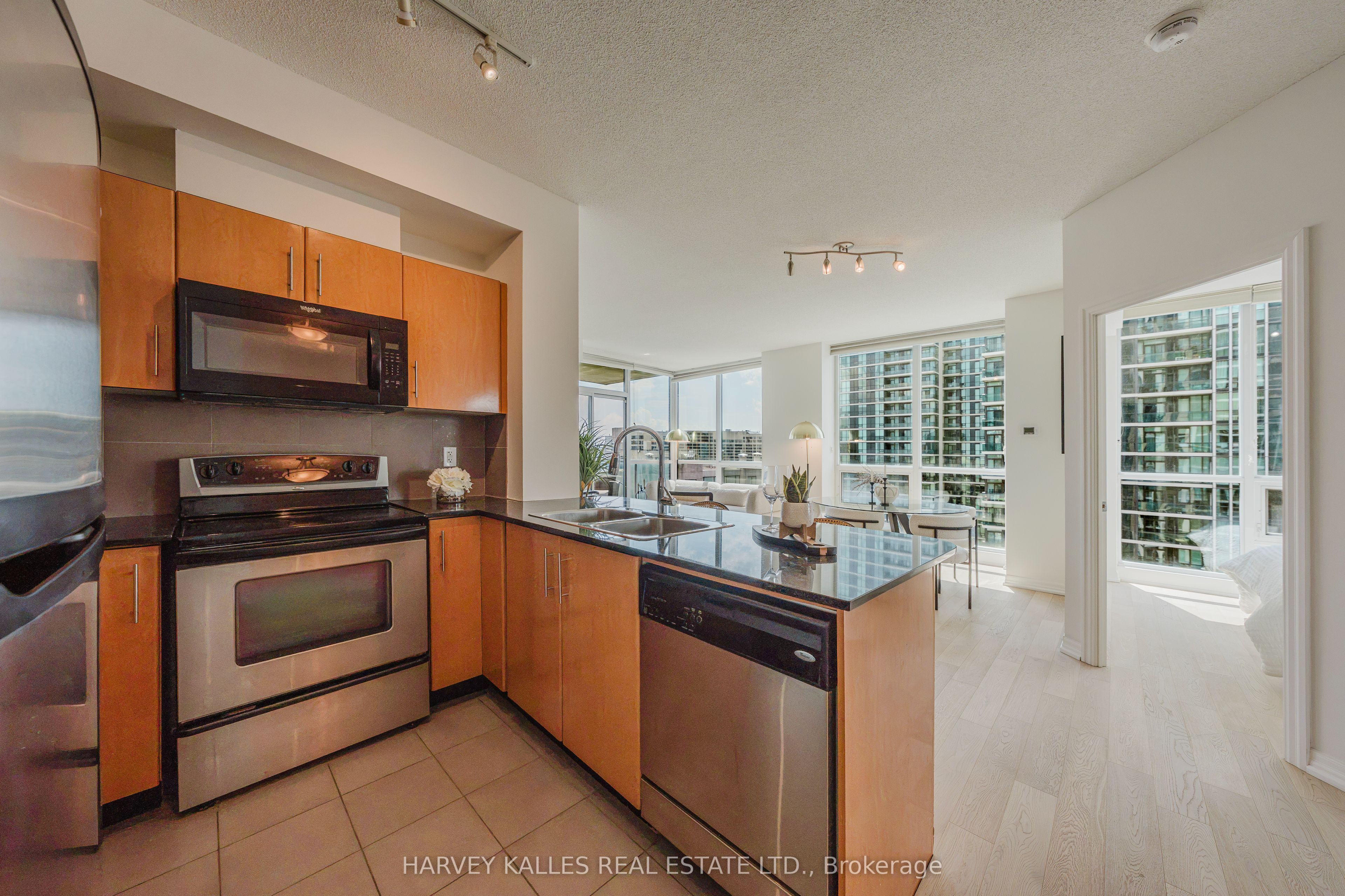 16 Yonge Street 3211 Property Photo 7
