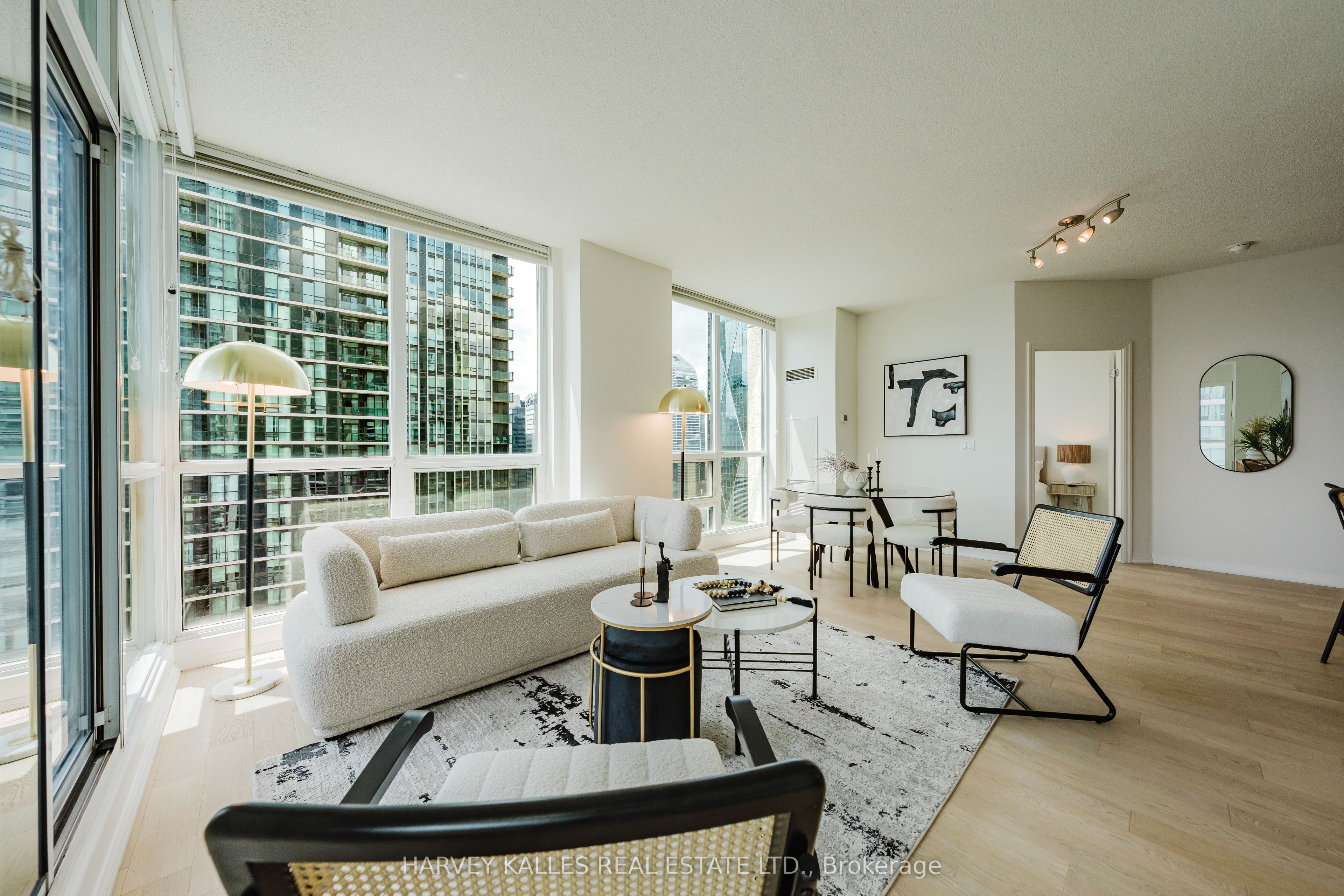 16 Yonge Street 3211 Property Photo 8