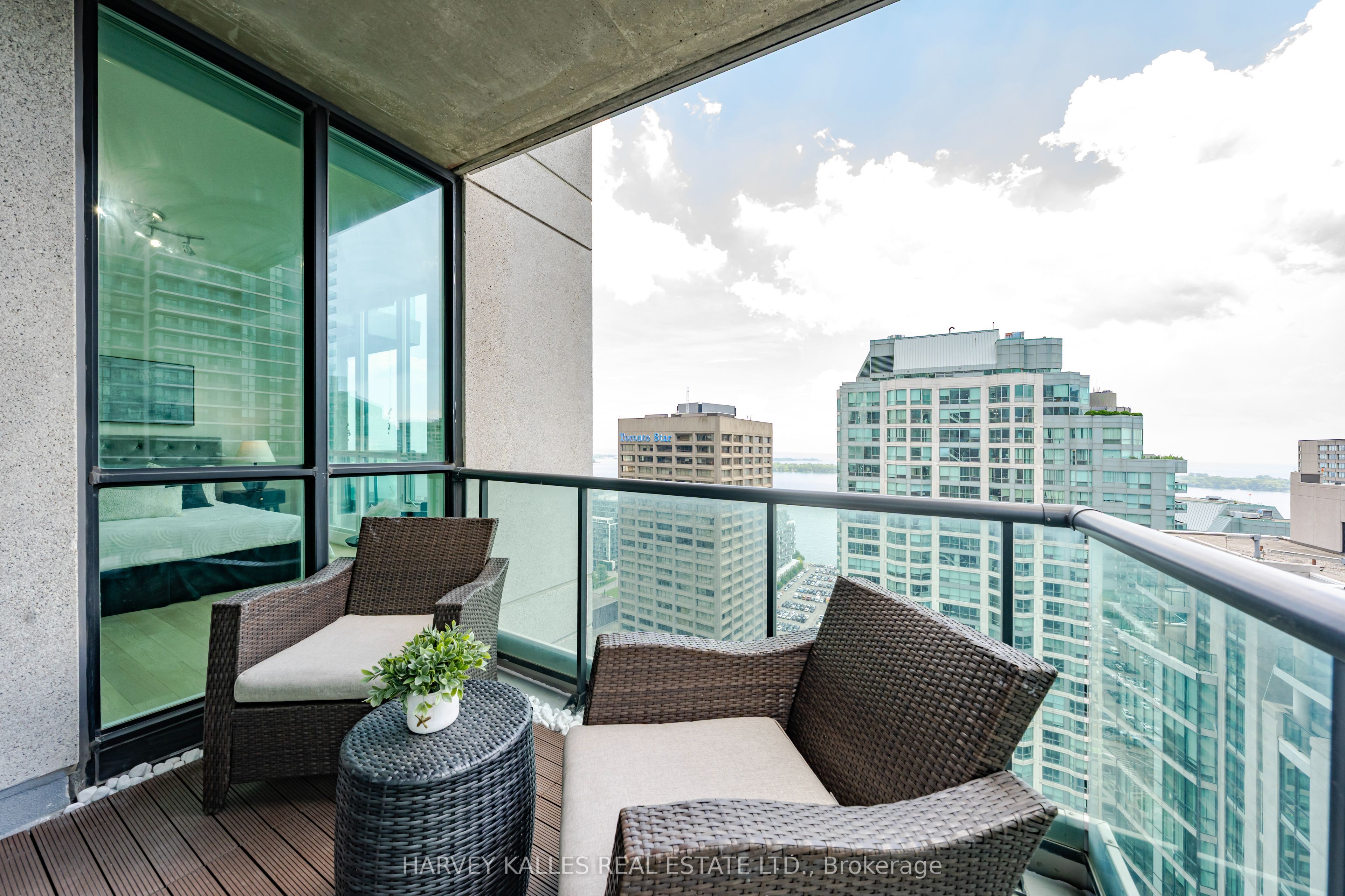 16 Yonge Street 3211 Property Photo 13
