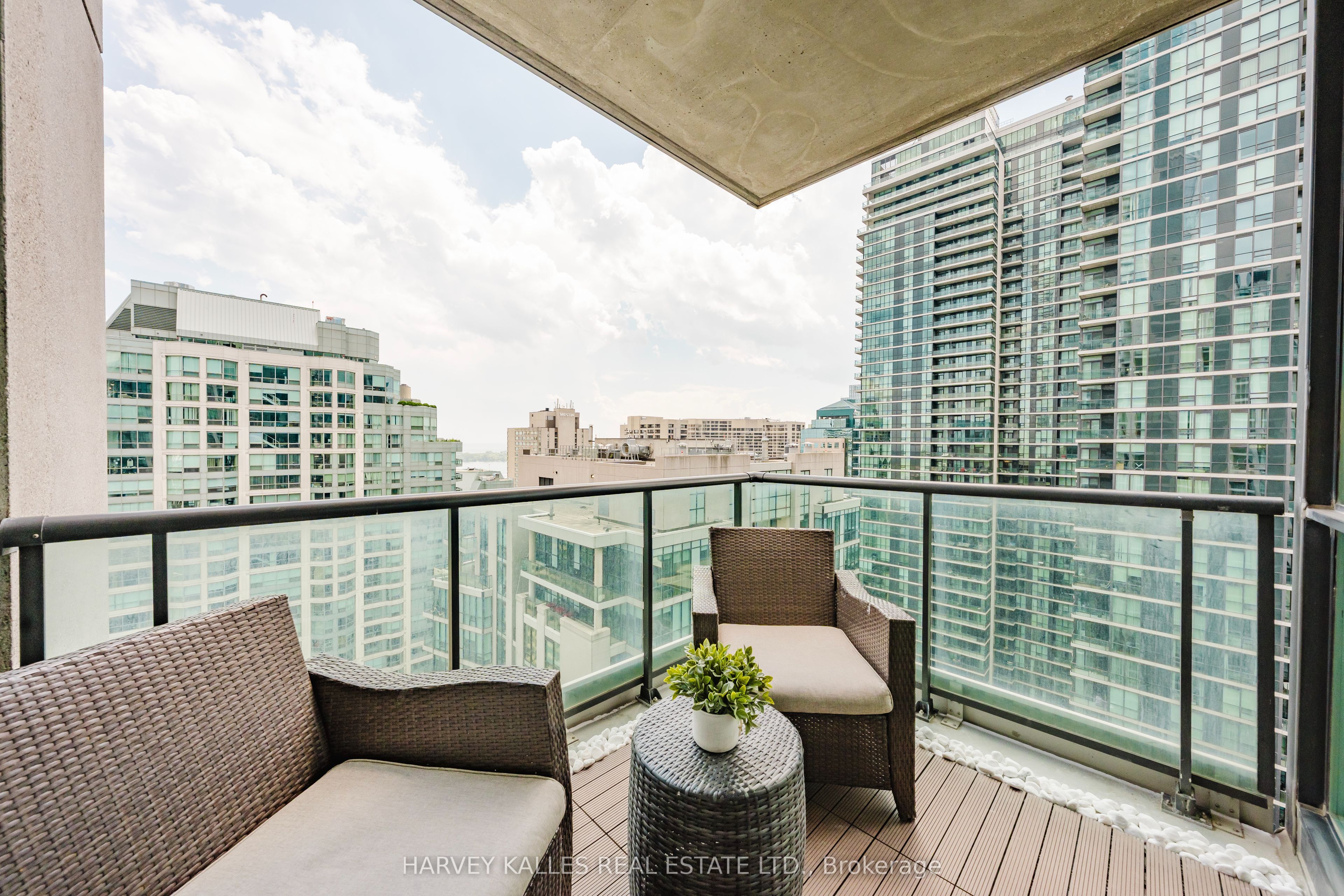 16 Yonge Street 3211 Property Photo 14