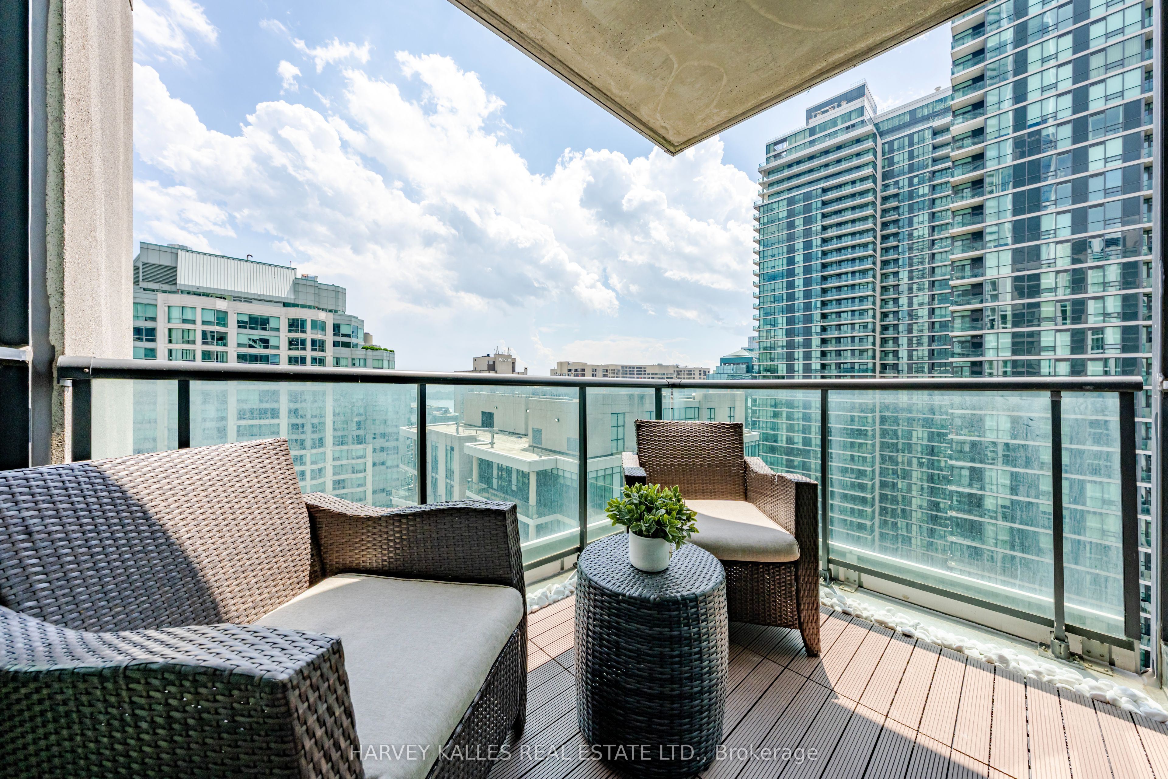16 Yonge Street 3211 Property Photo 15
