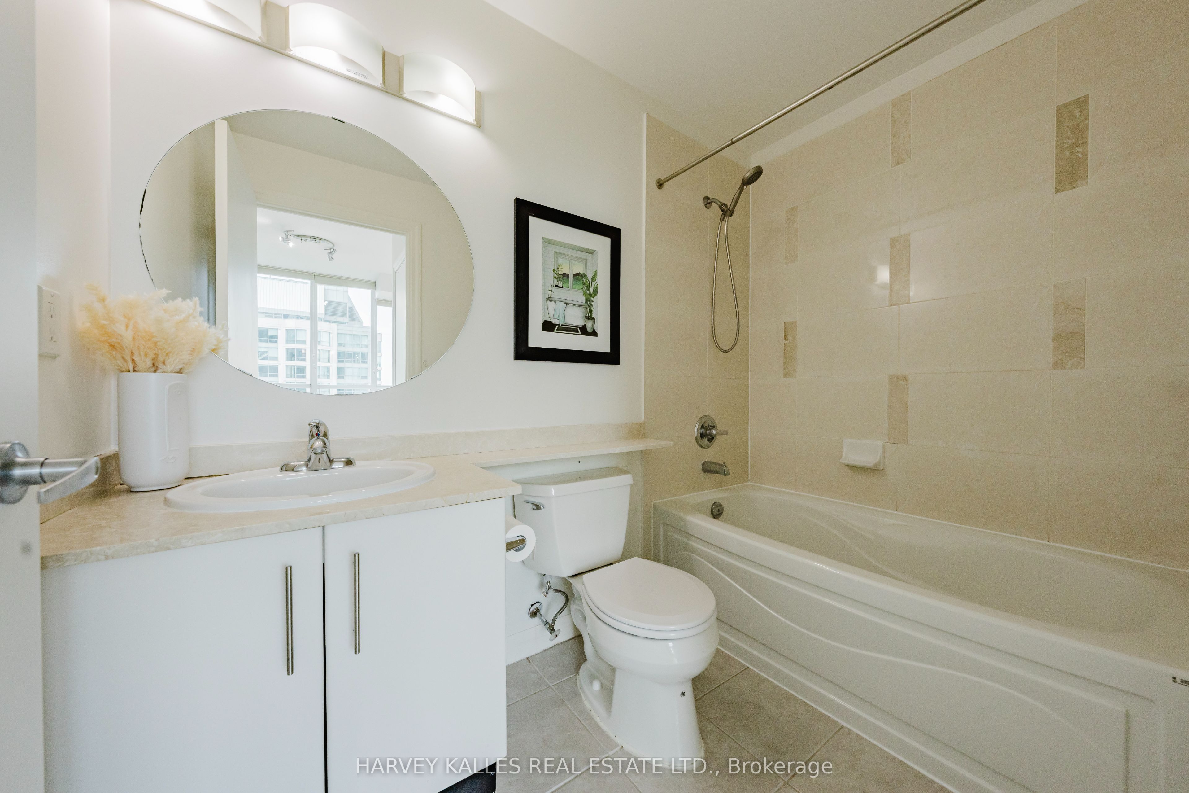 16 Yonge Street 3211 Property Photo 17