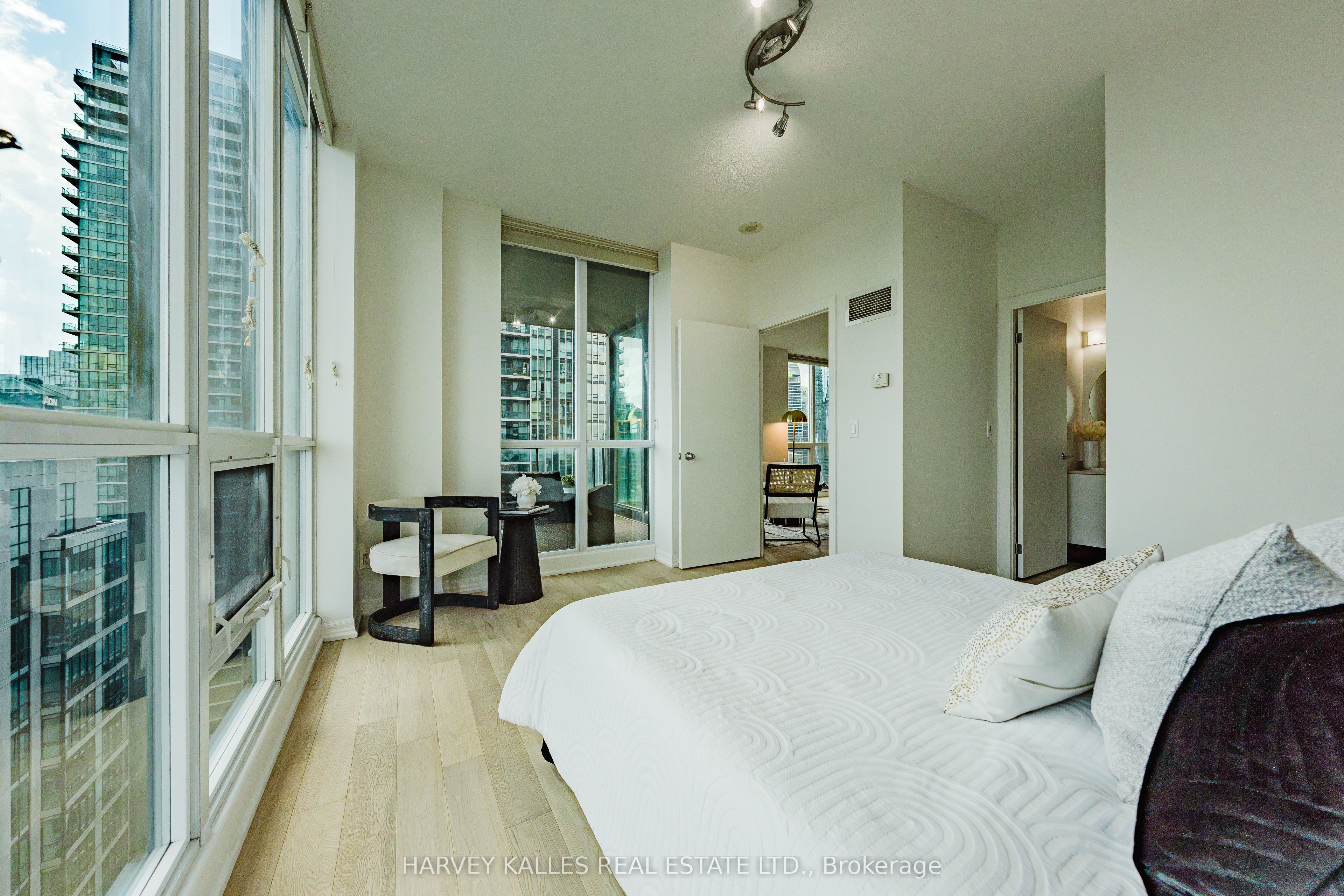 16 Yonge Street 3211 Property Photo 19