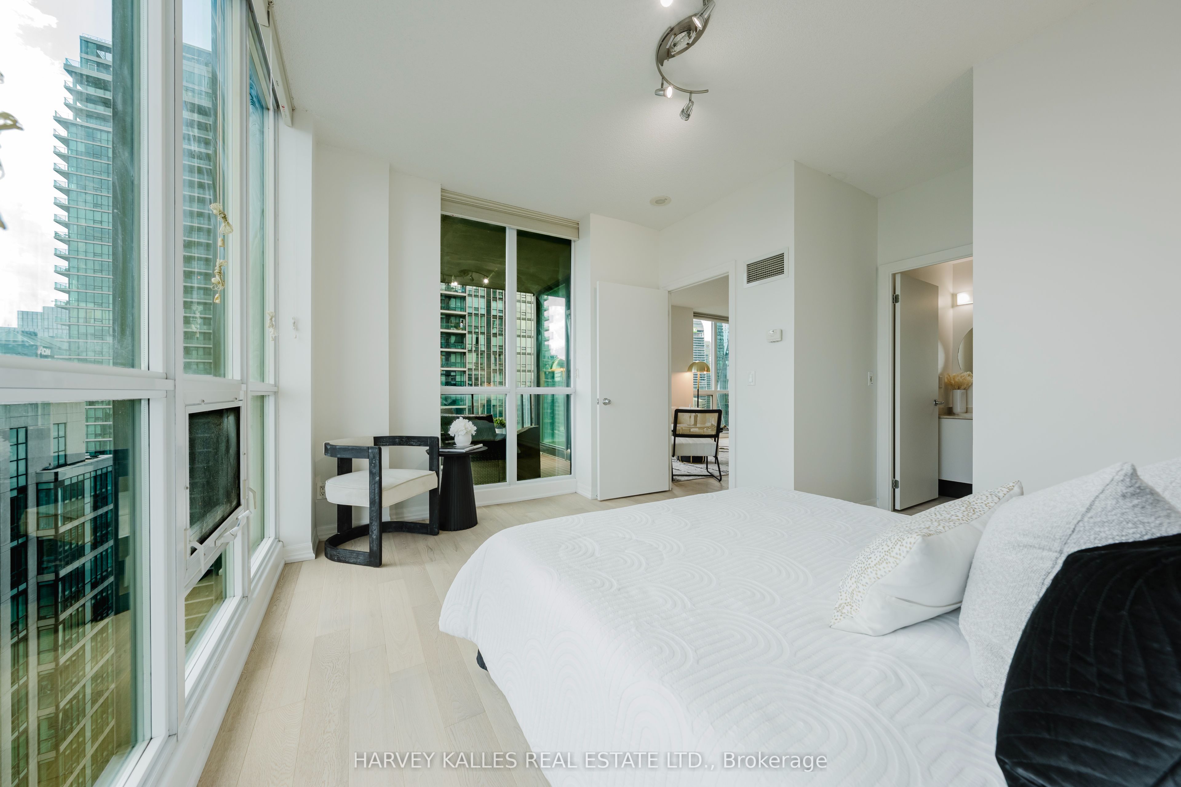 16 Yonge Street 3211 Property Photo 20