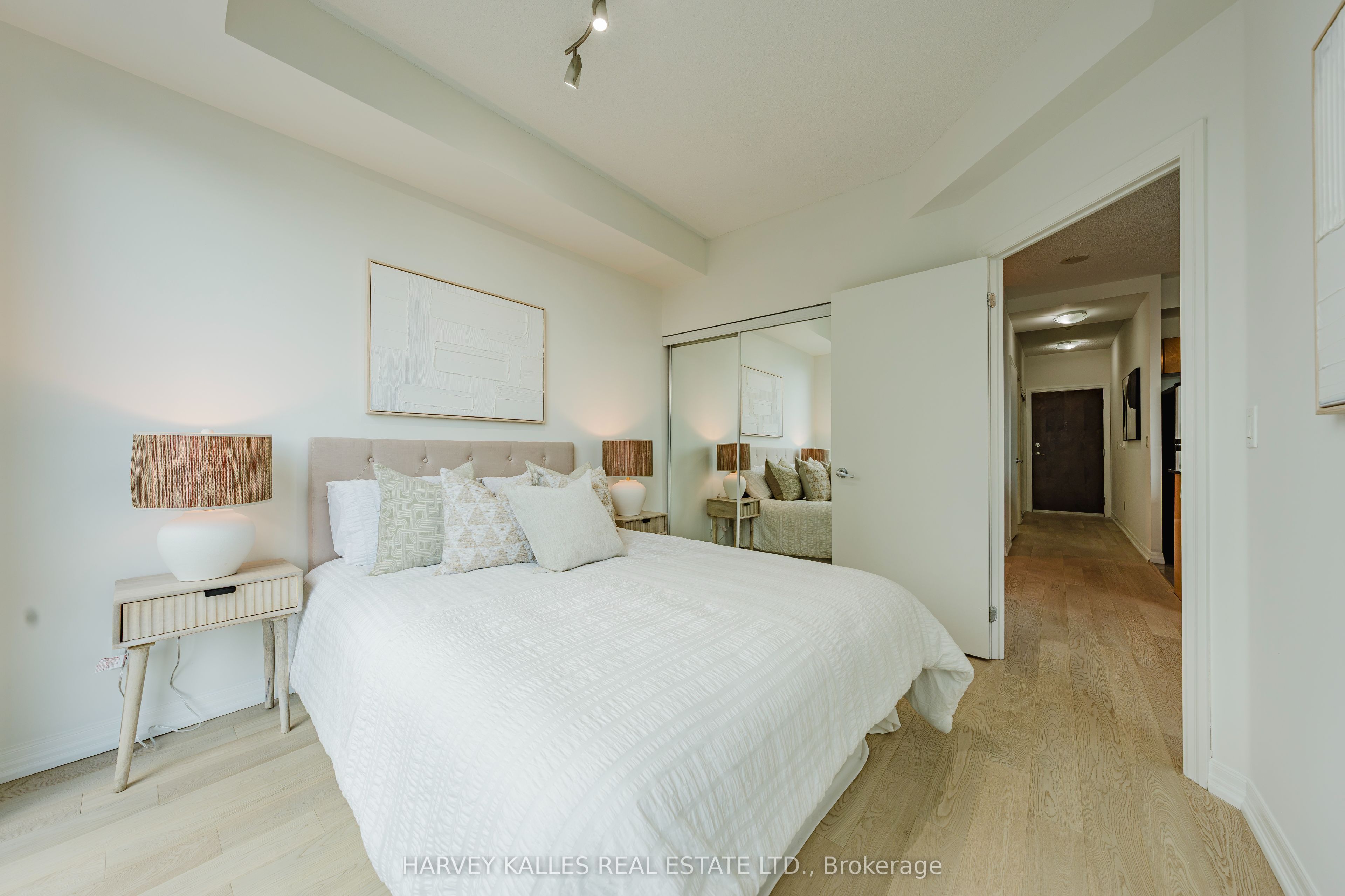 16 Yonge Street 3211 Property Photo 24