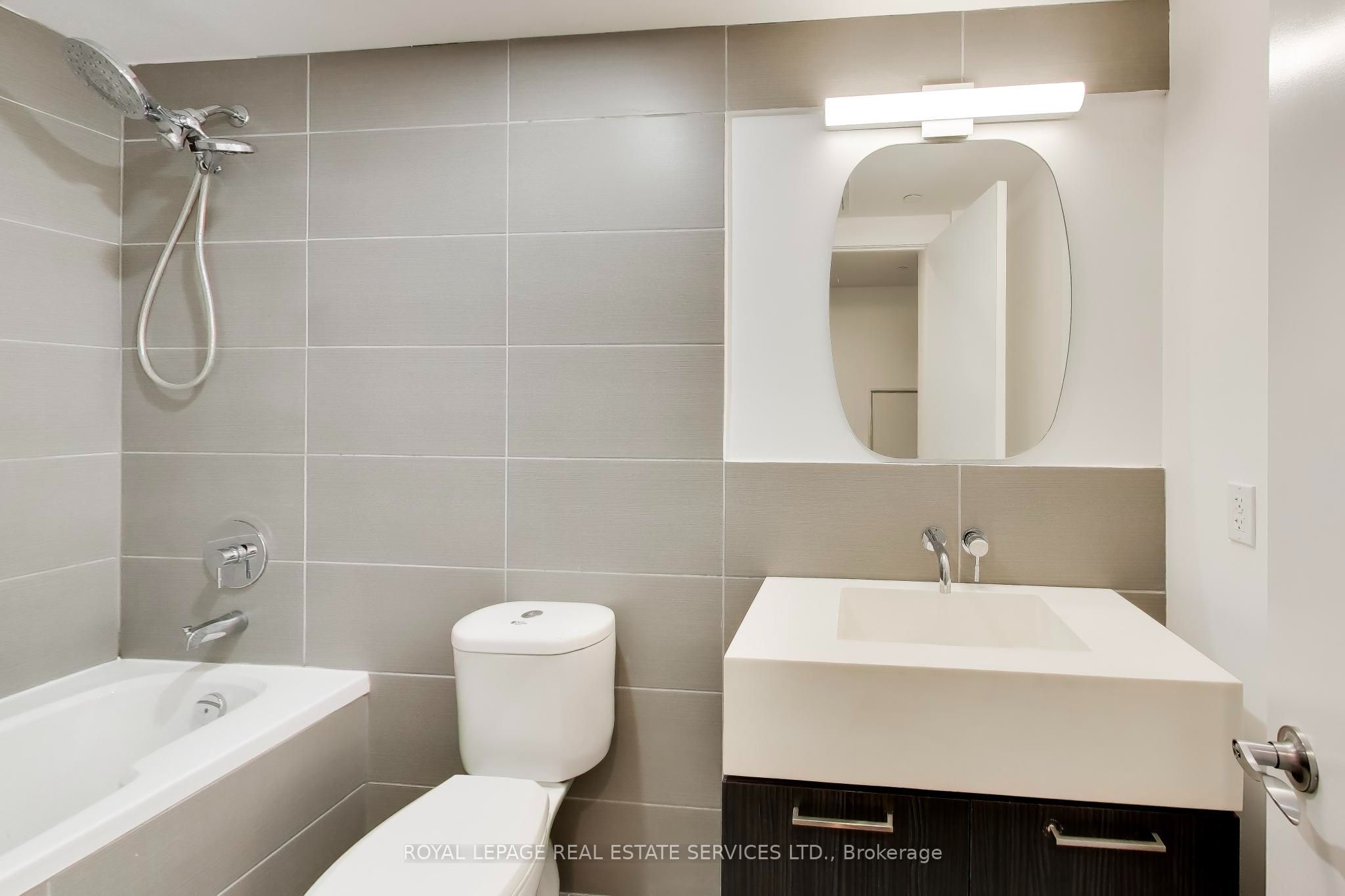 560 King Street W 626 Property Photo 14