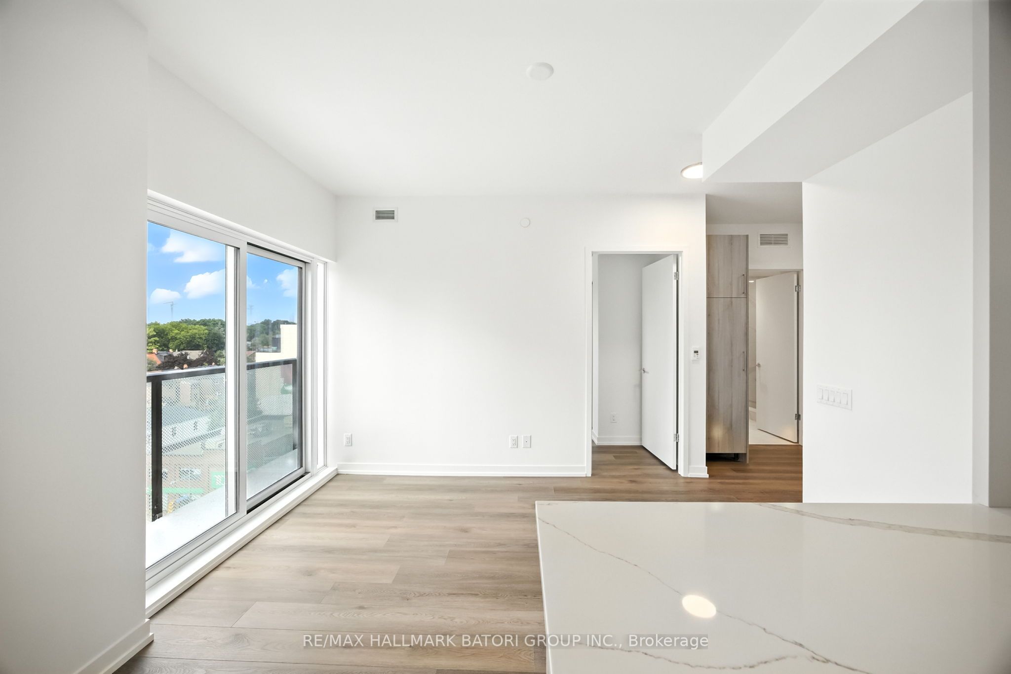 863 St. Clair Avenue W 801 Property Photo 4