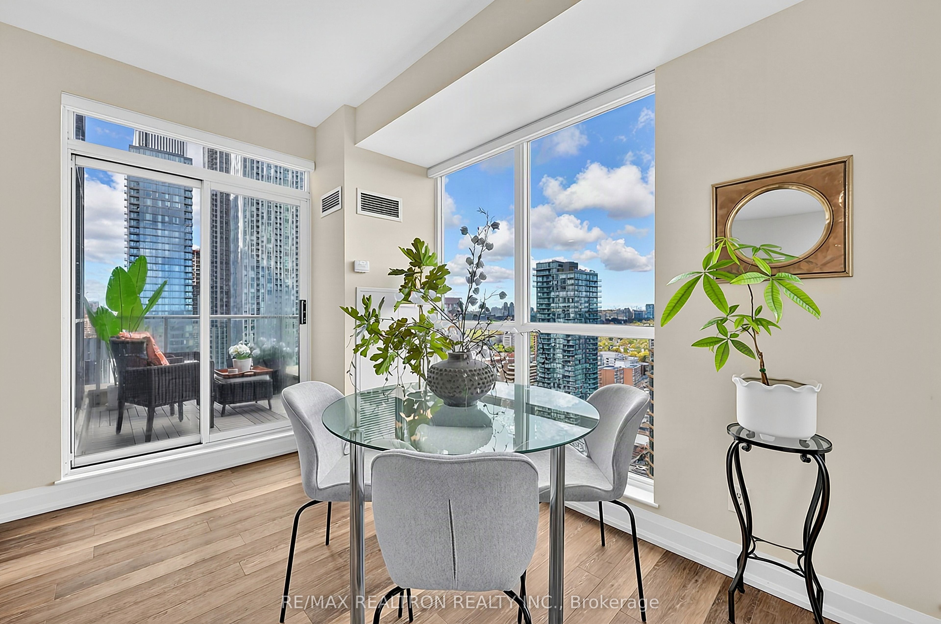 8 Park Road Ph3802 Property Photo 11