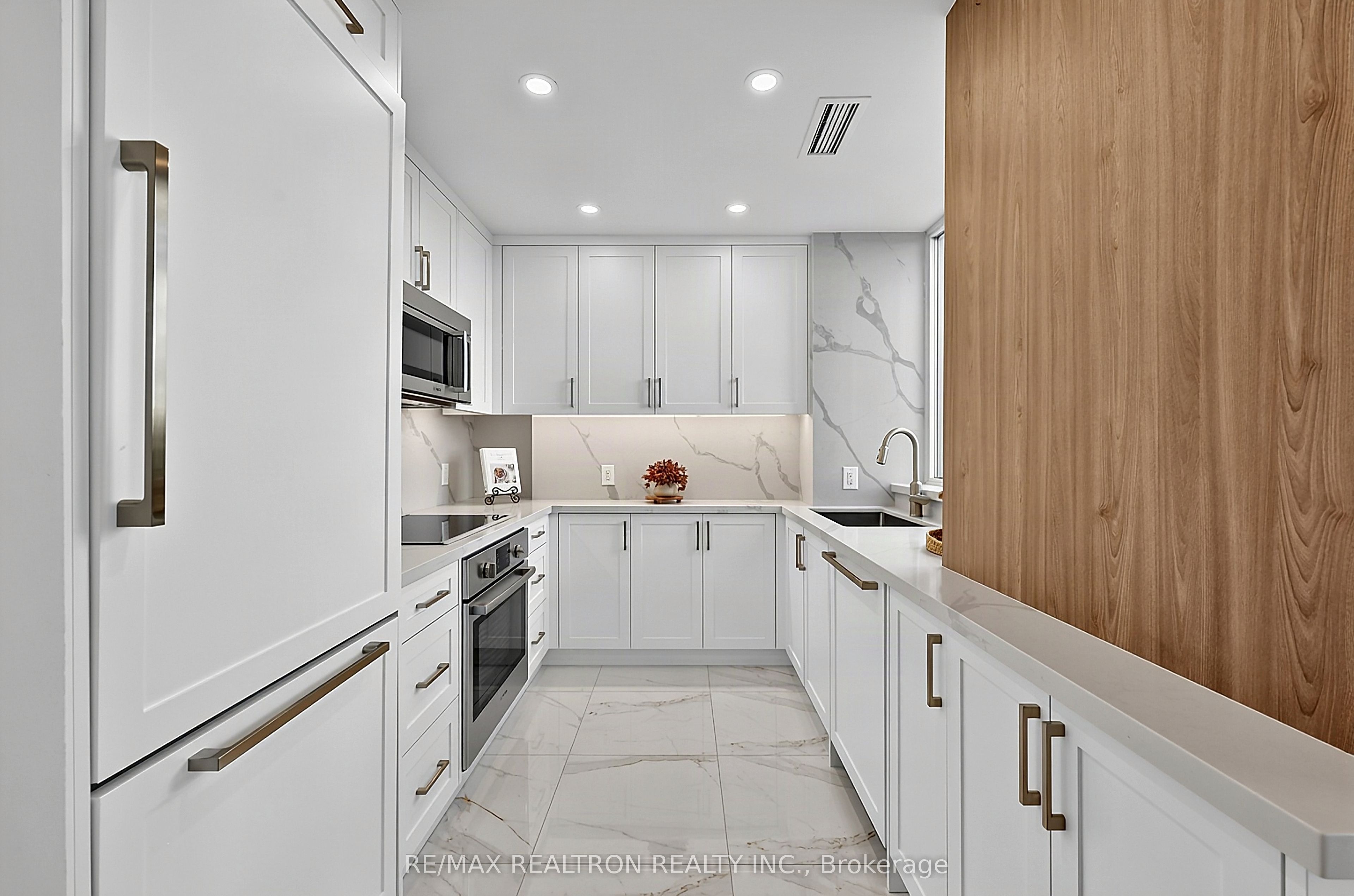 8 Park Road Ph3802 Property Photo 13