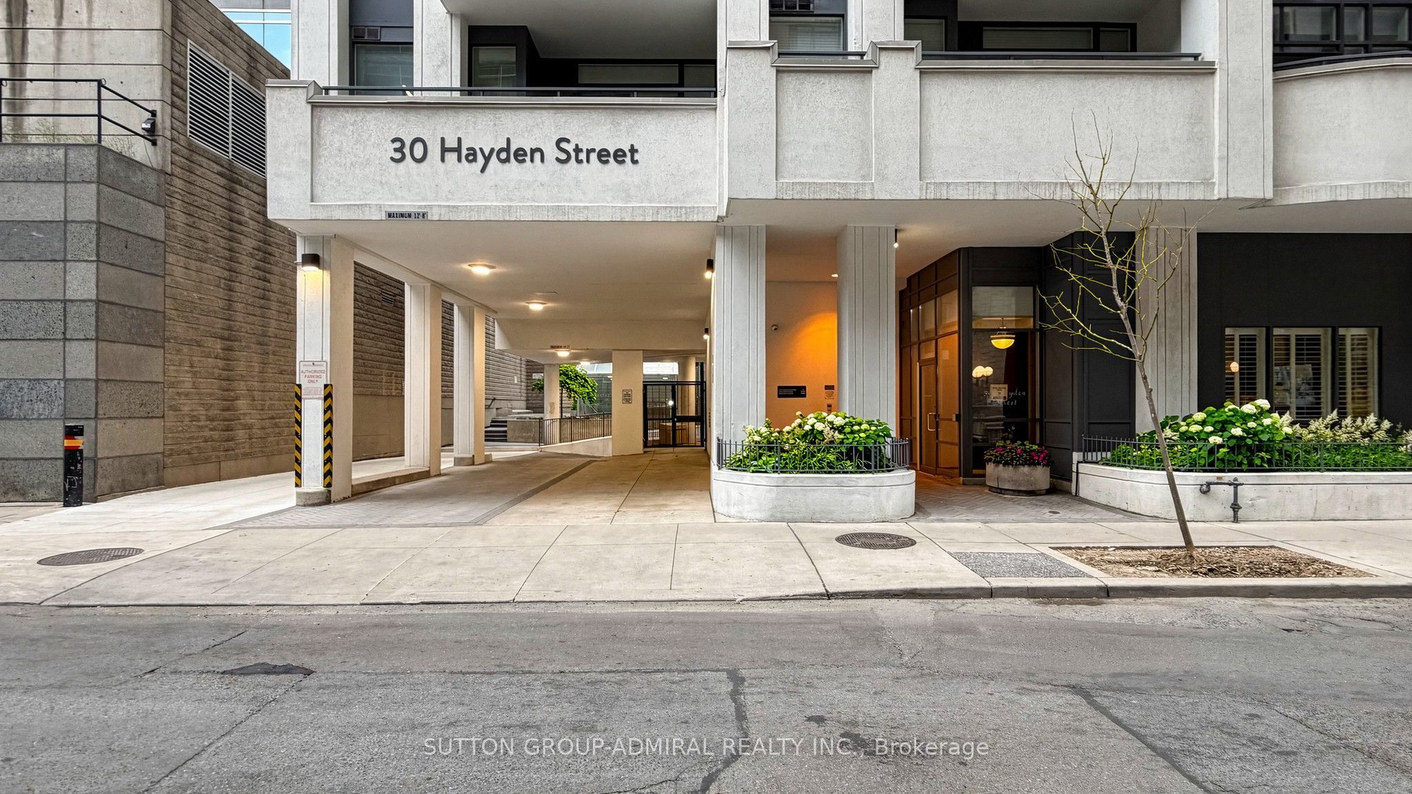 30 Hayden Street 701 Property Photo 4