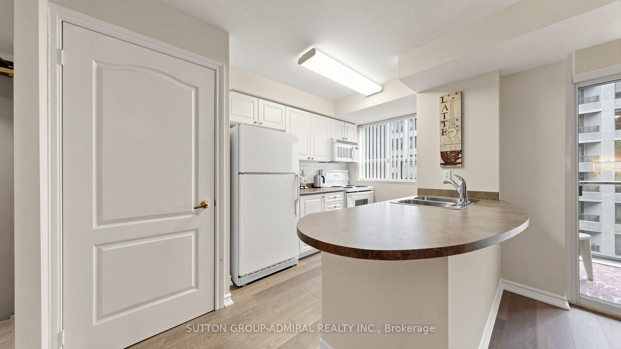 30 Hayden Street 701 Property Photo 14