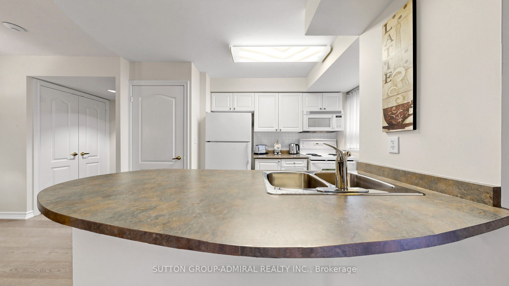30 Hayden Street 701 Property Photo 15