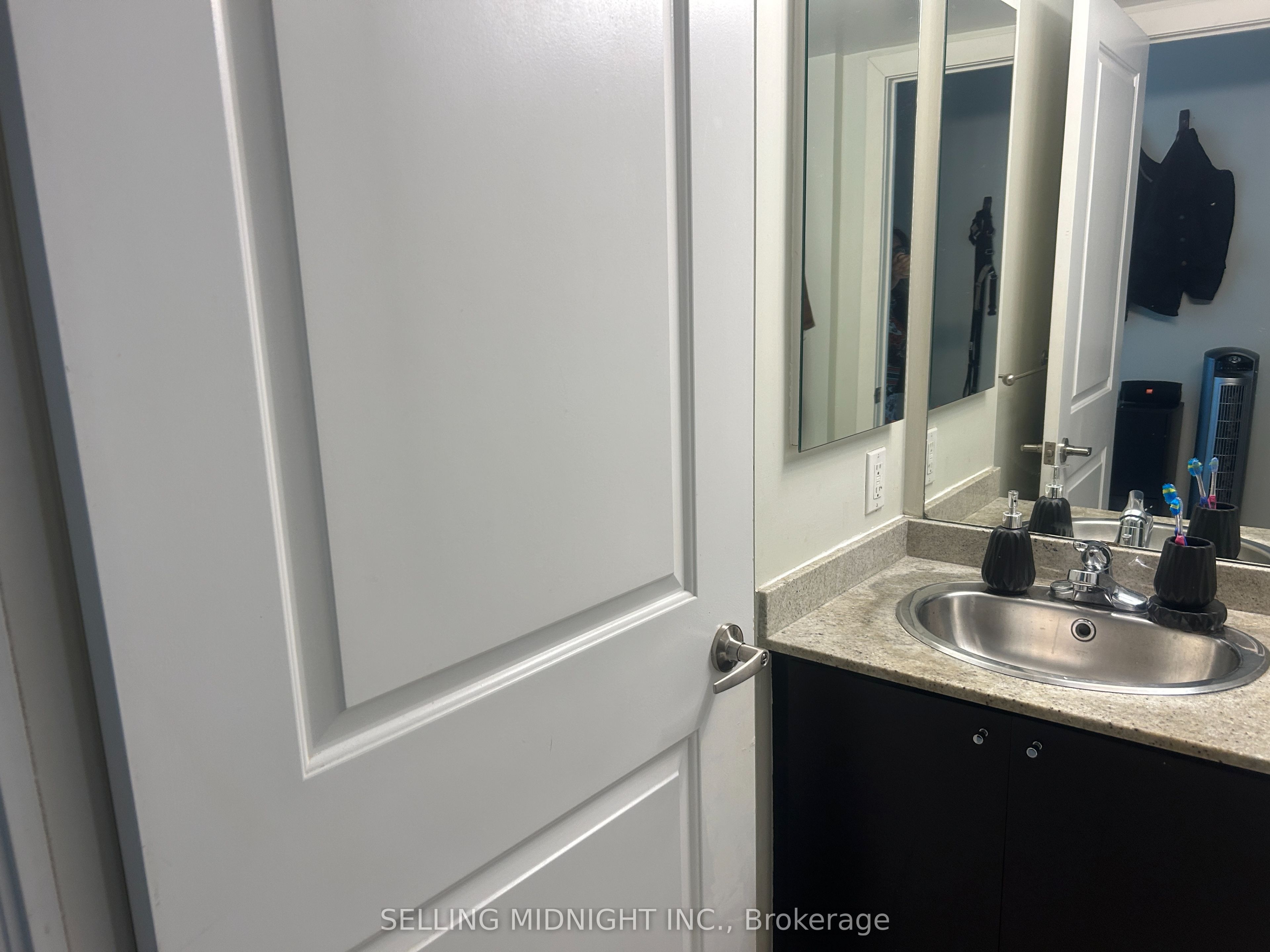 50 Lynn Wiilams Street 1103 Property Photo 12