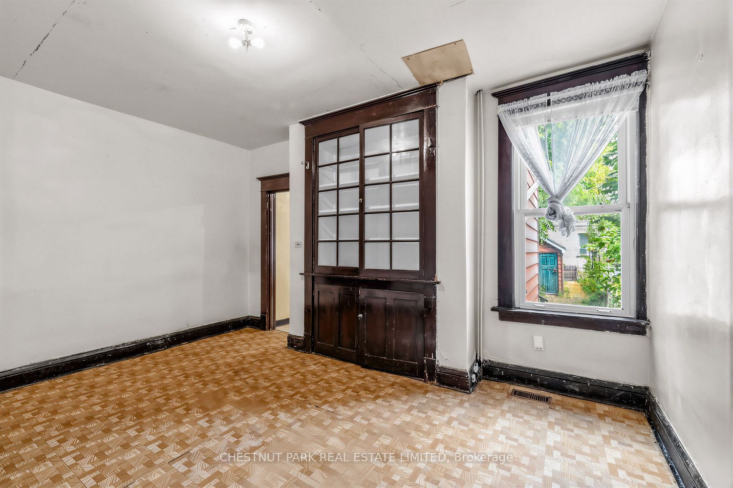 291 St Helen's Avenue Property Photo 7