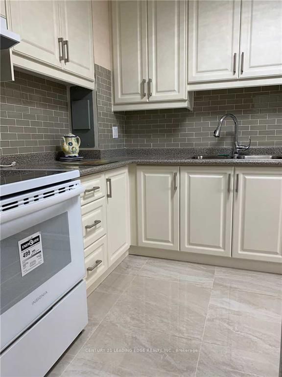 735 Don Mills Road 1208 Property Photo 3