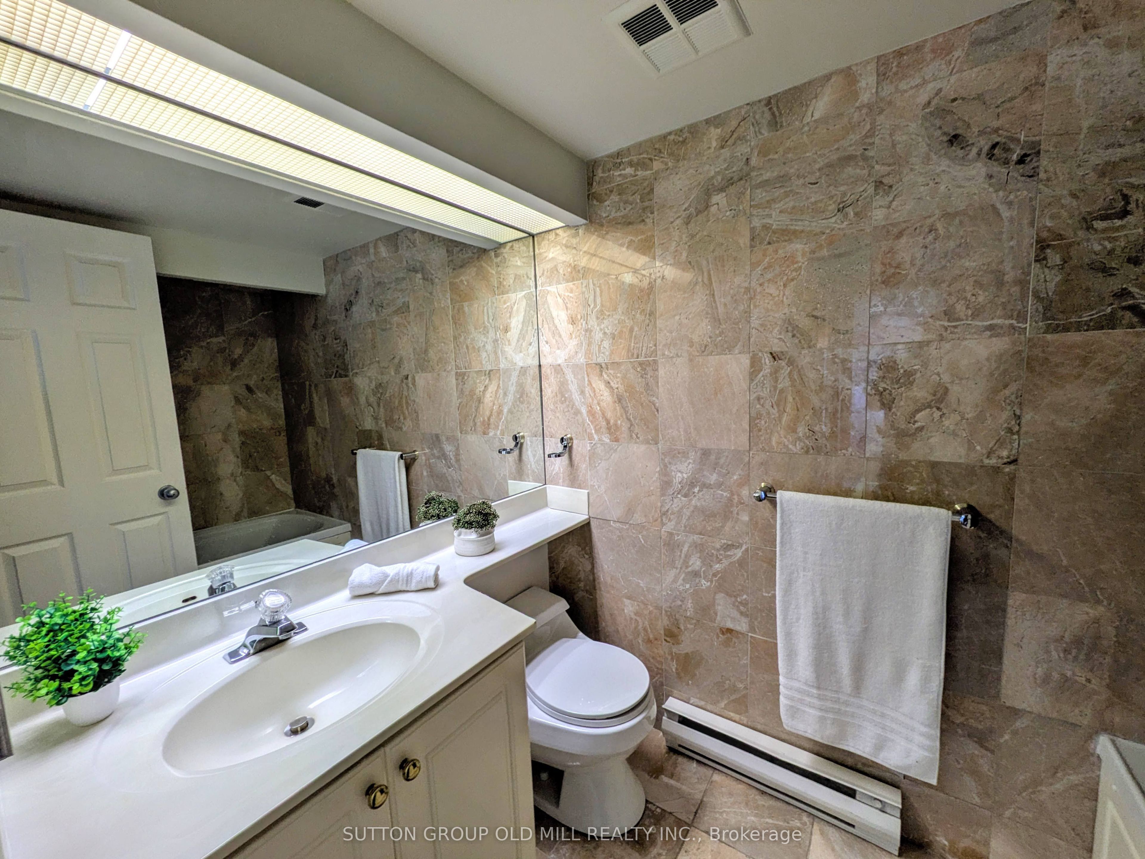 99 Harbour Square 1512 Property Photo 10
