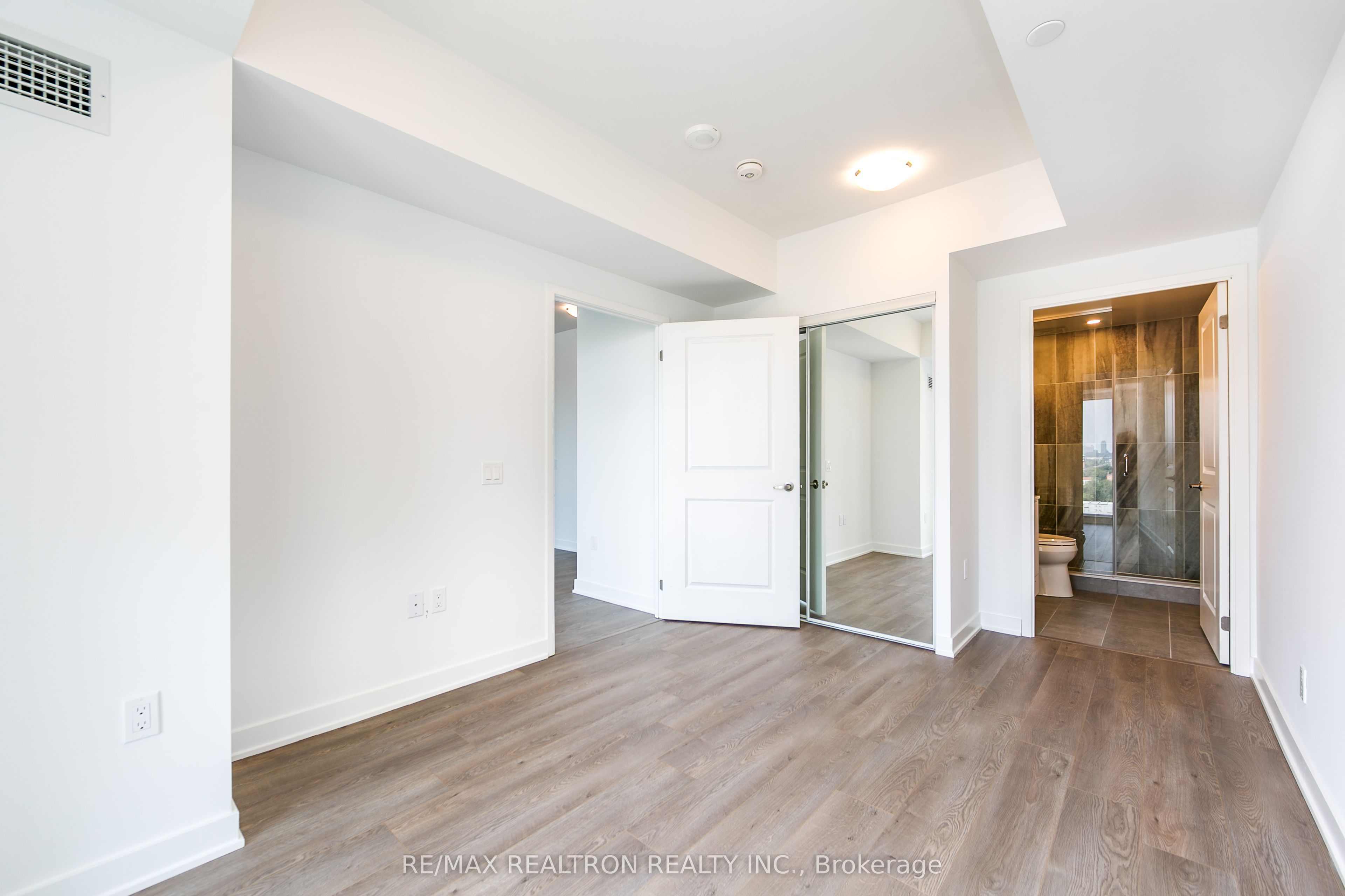 543 Richmond Street W 1202 Property Photo 8