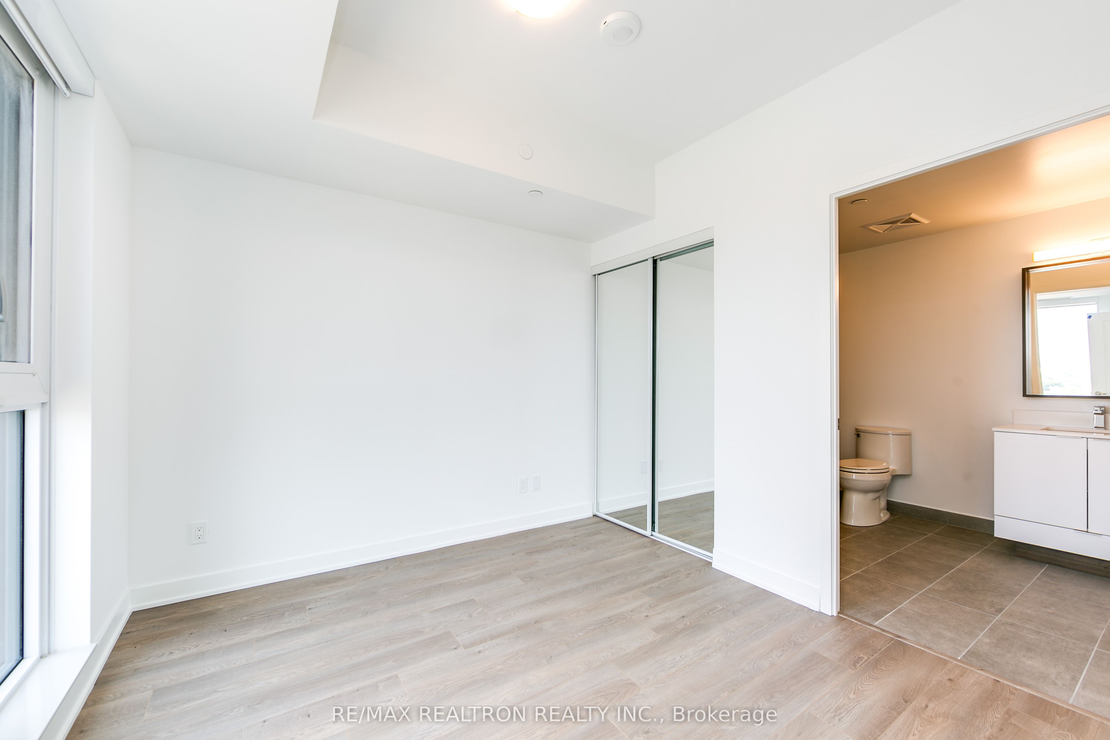 543 Richmond Street W 1202 Property Photo 10