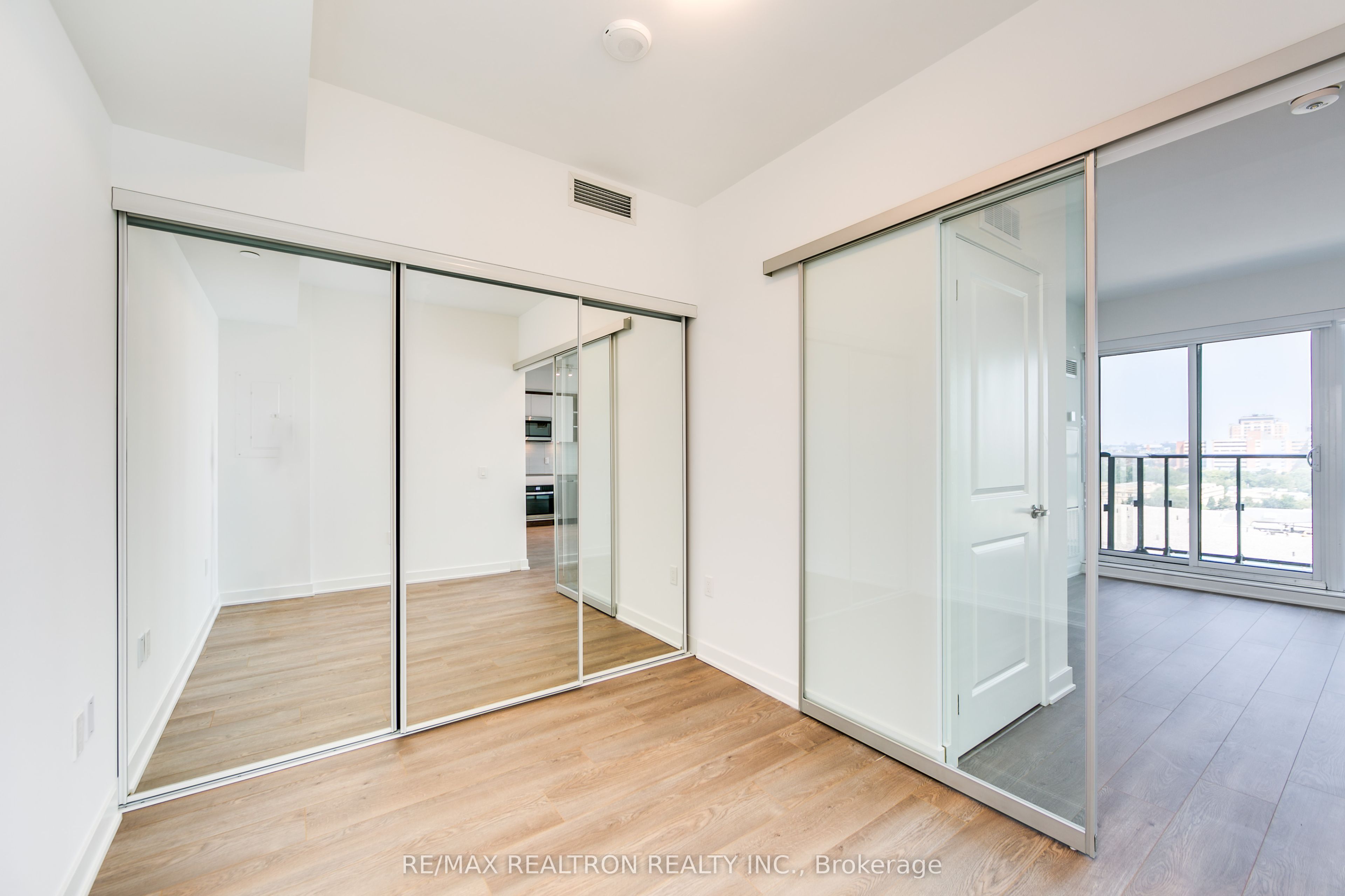 543 Richmond Street W 1202 Property Photo 12