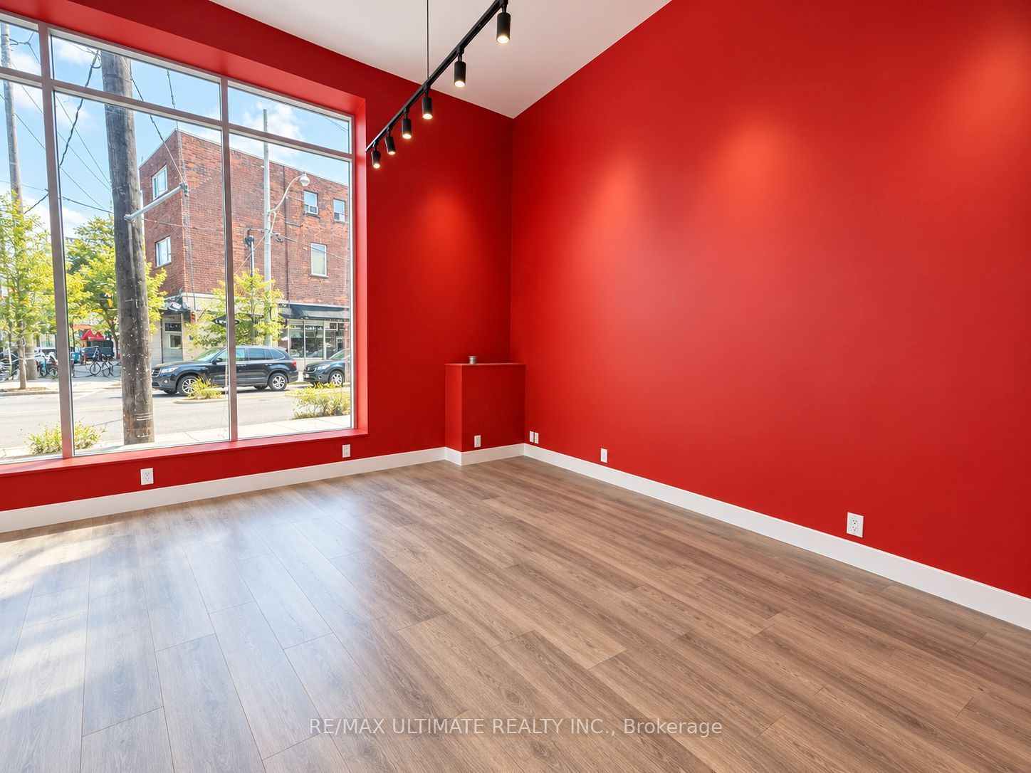 1269 Dundas Street W Front Unit Property Photo 6