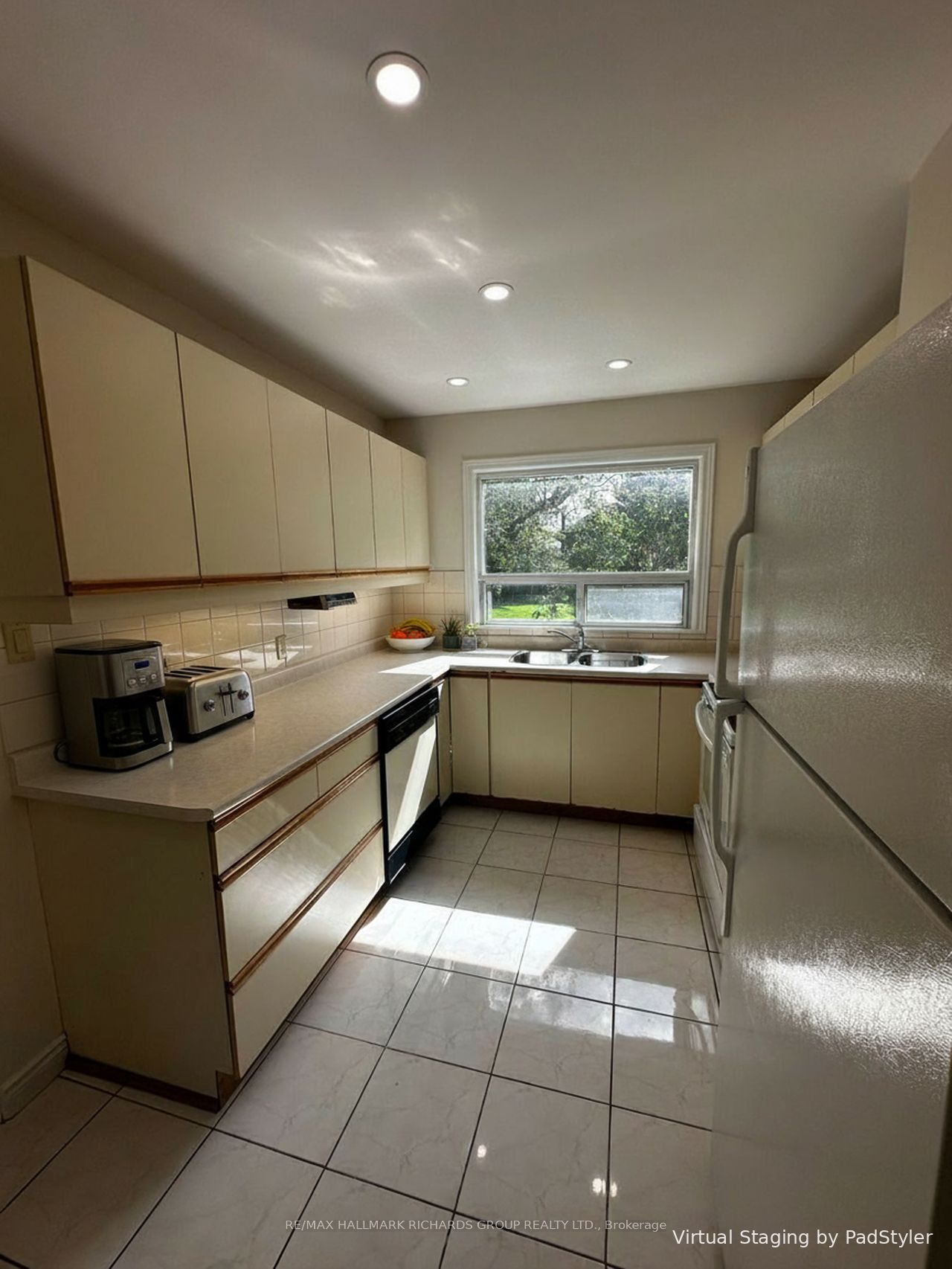 371 Cummer Avenue Property Photo 3