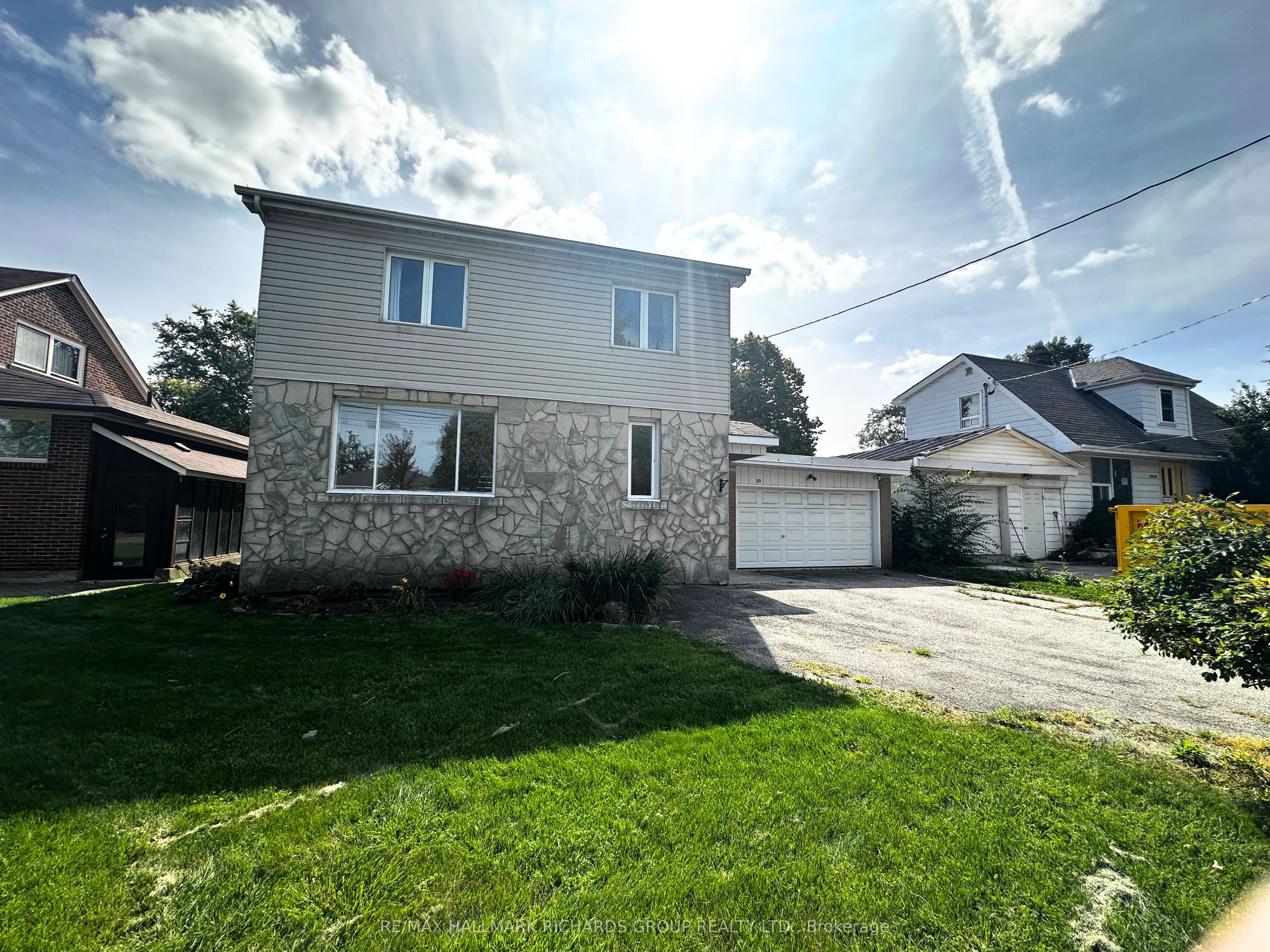 371 Cummer Avenue Property Photo 8