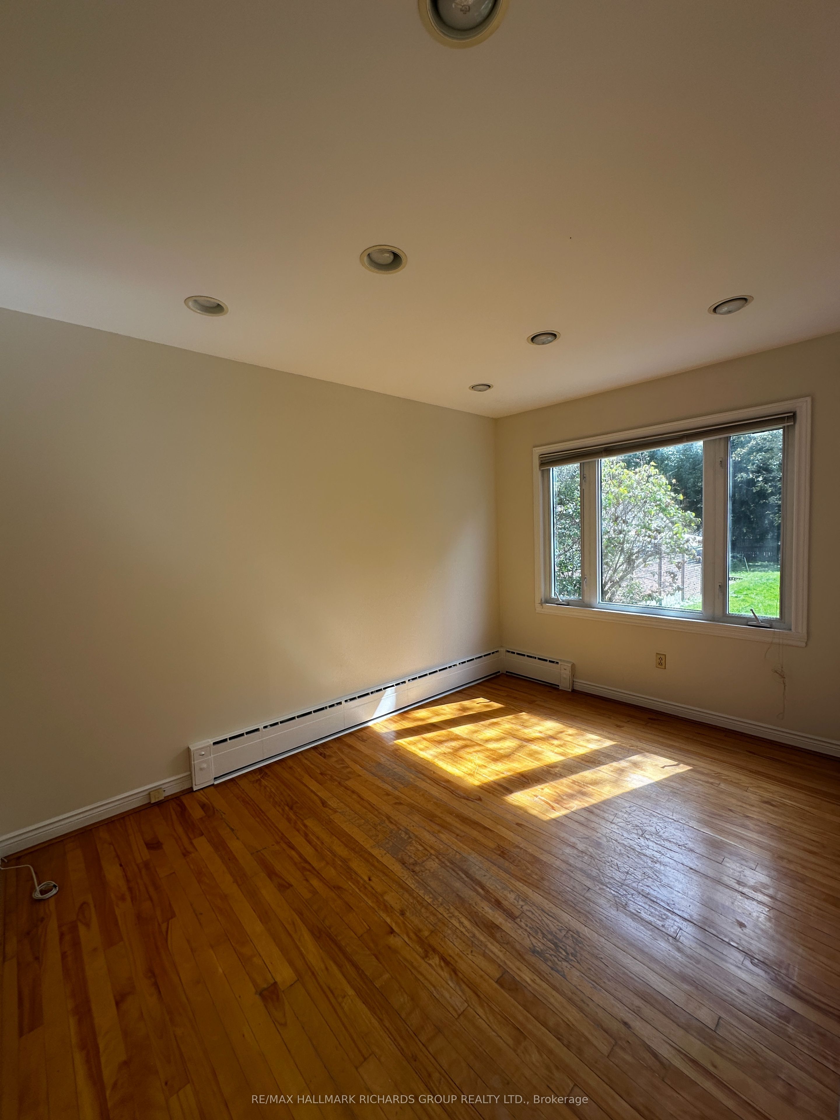 371 Cummer Avenue Property Photo 9