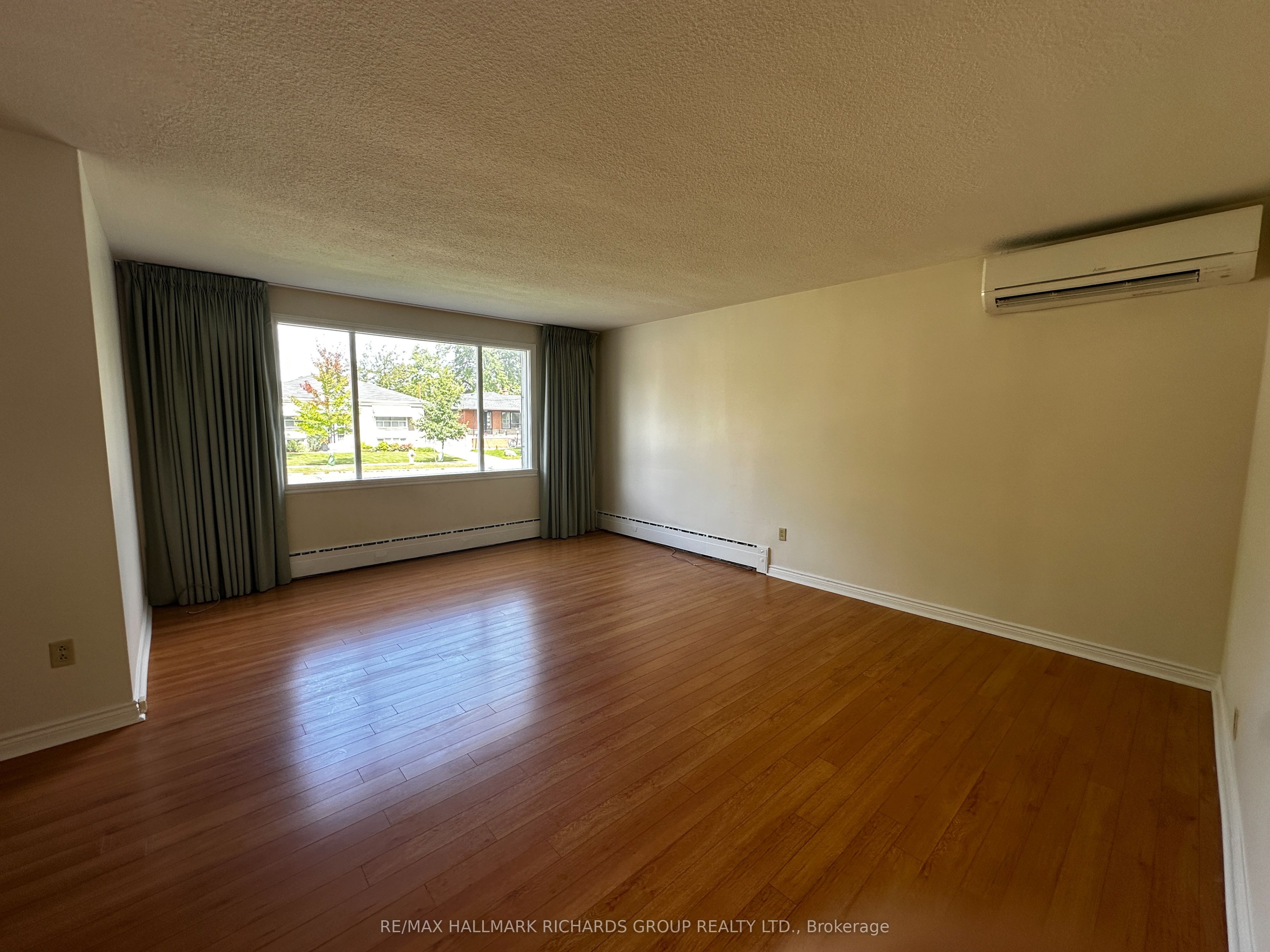 371 Cummer Avenue Property Photo 12