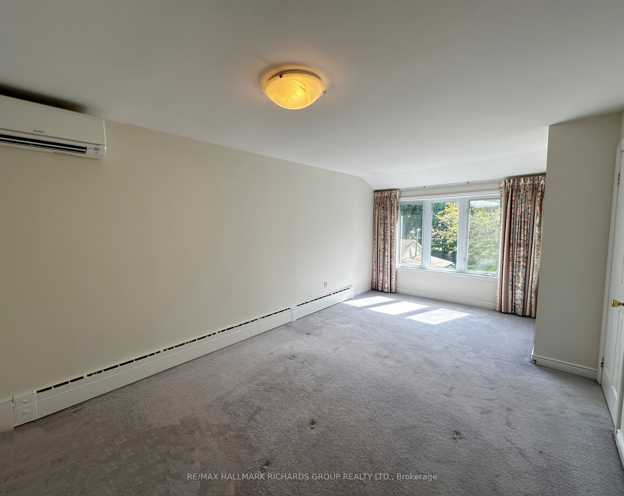 371 Cummer Avenue Property Photo 15