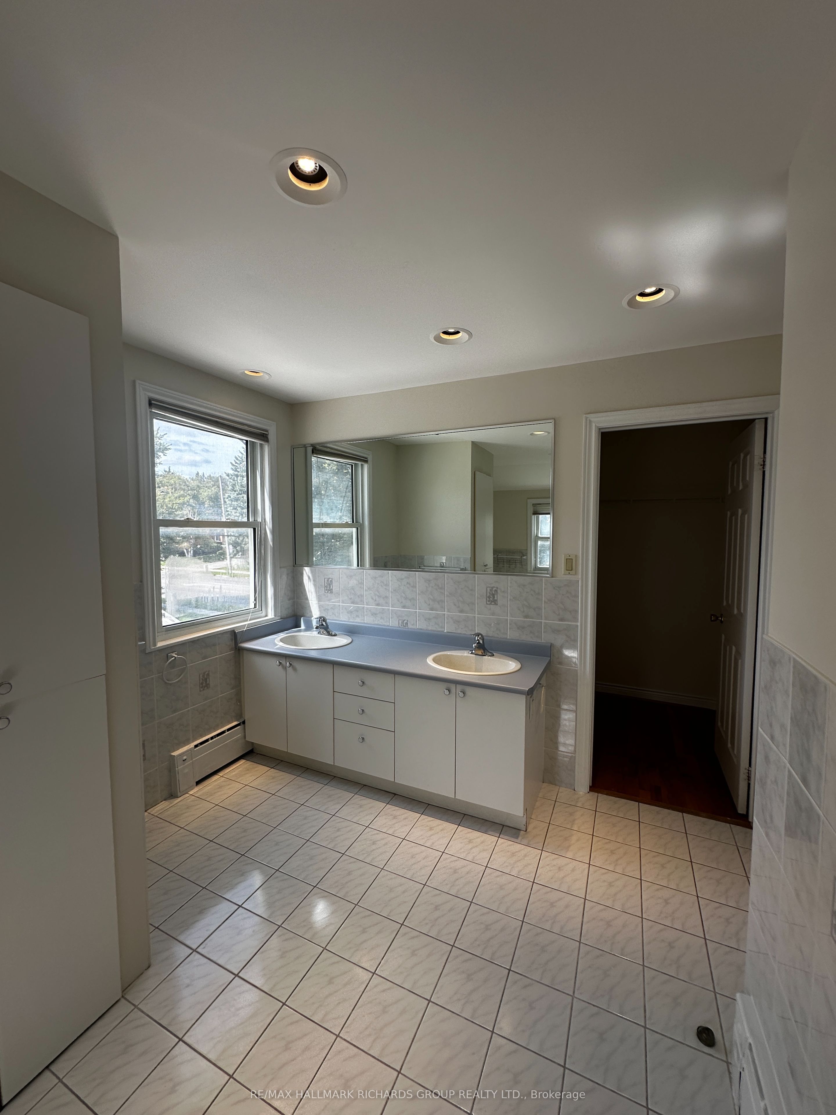 371 Cummer Avenue Property Photo 19