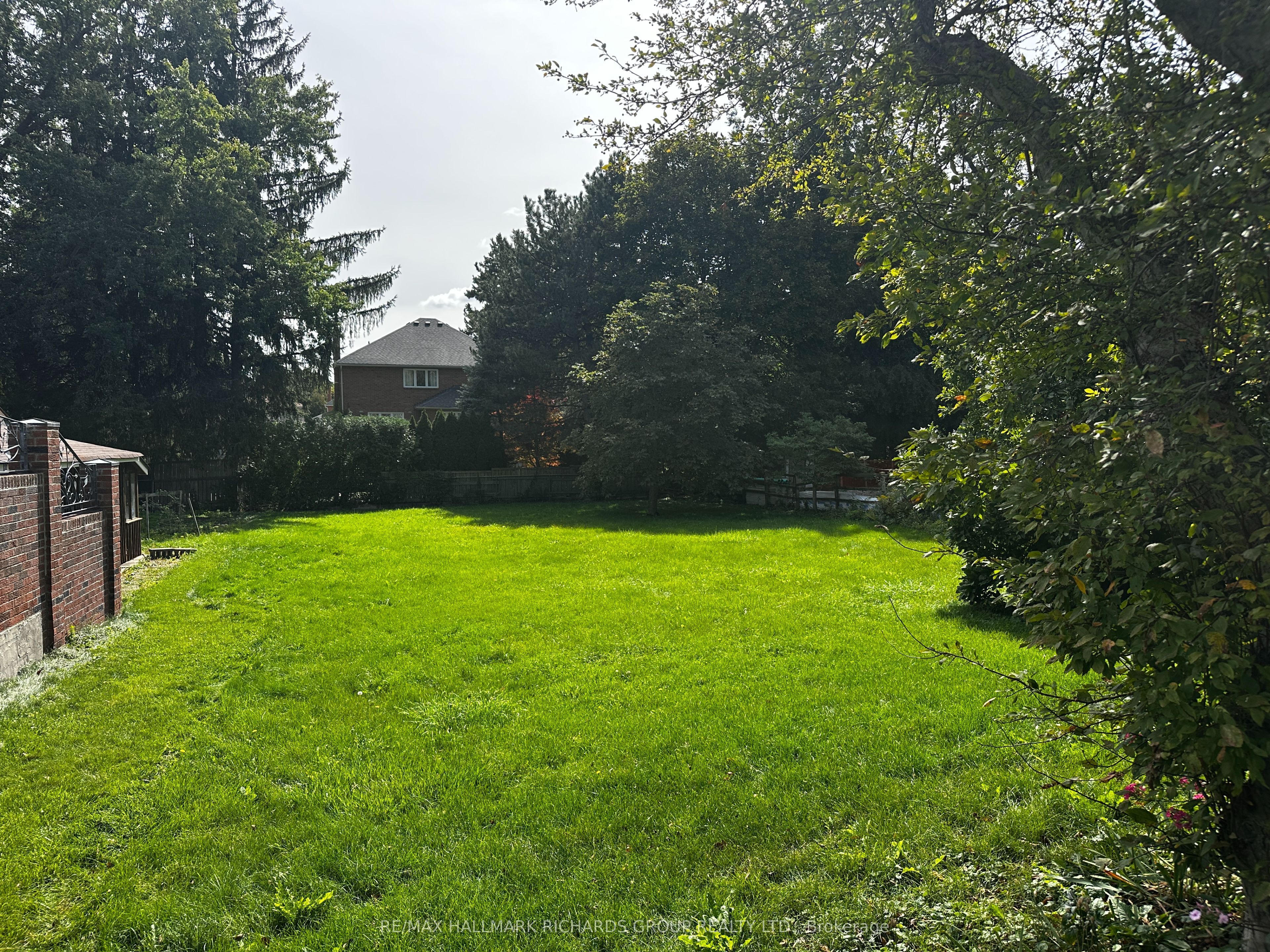 371 Cummer Avenue Property Photo 21