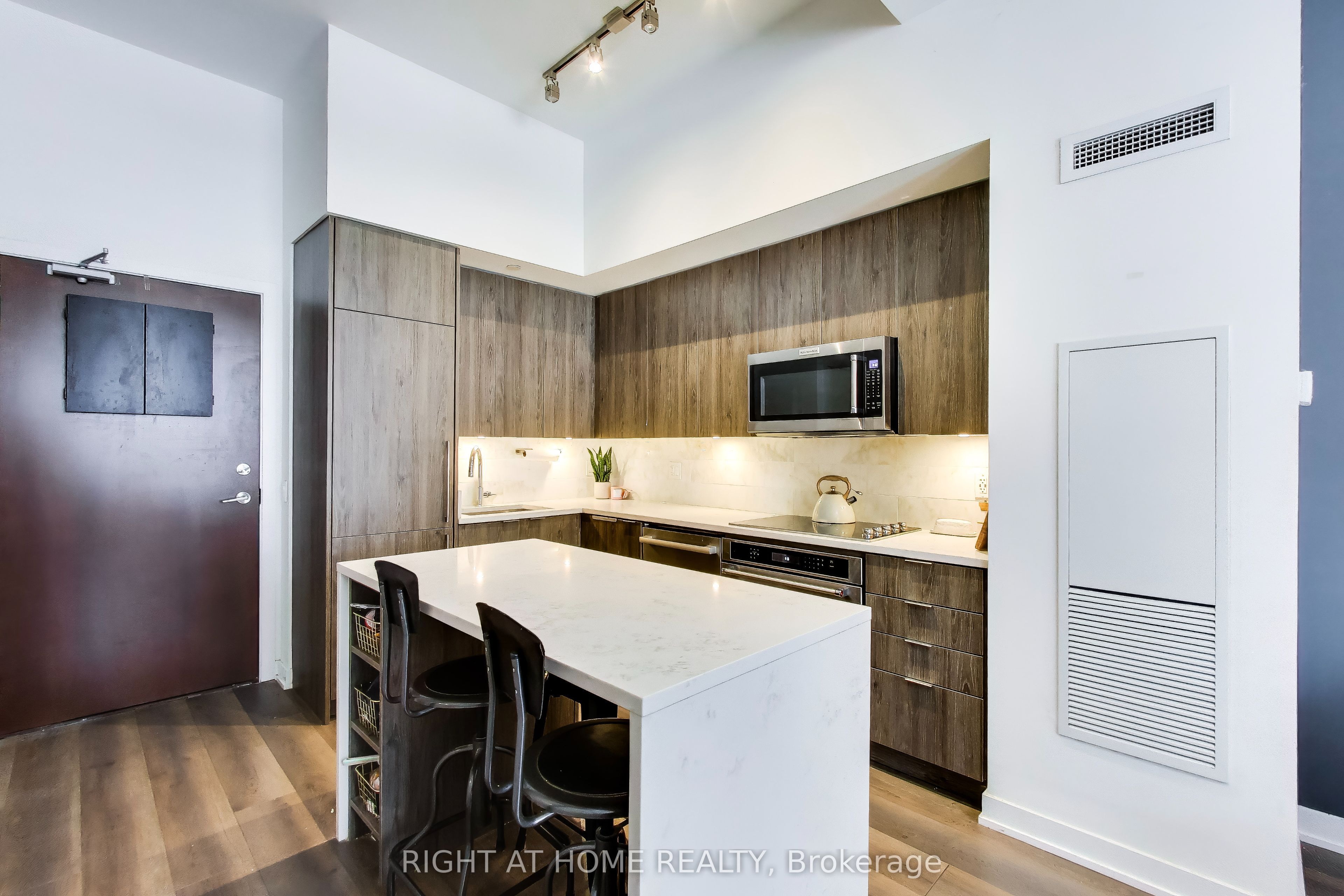 38 Iannuzzi Street 113 Property Photo 6