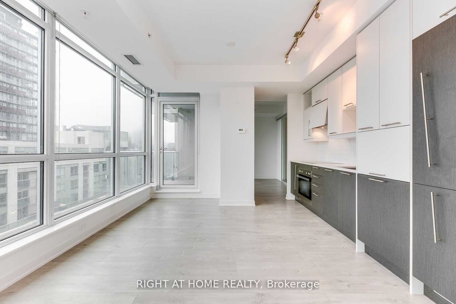 199 Richmond Street W 1410 Property Photo 3